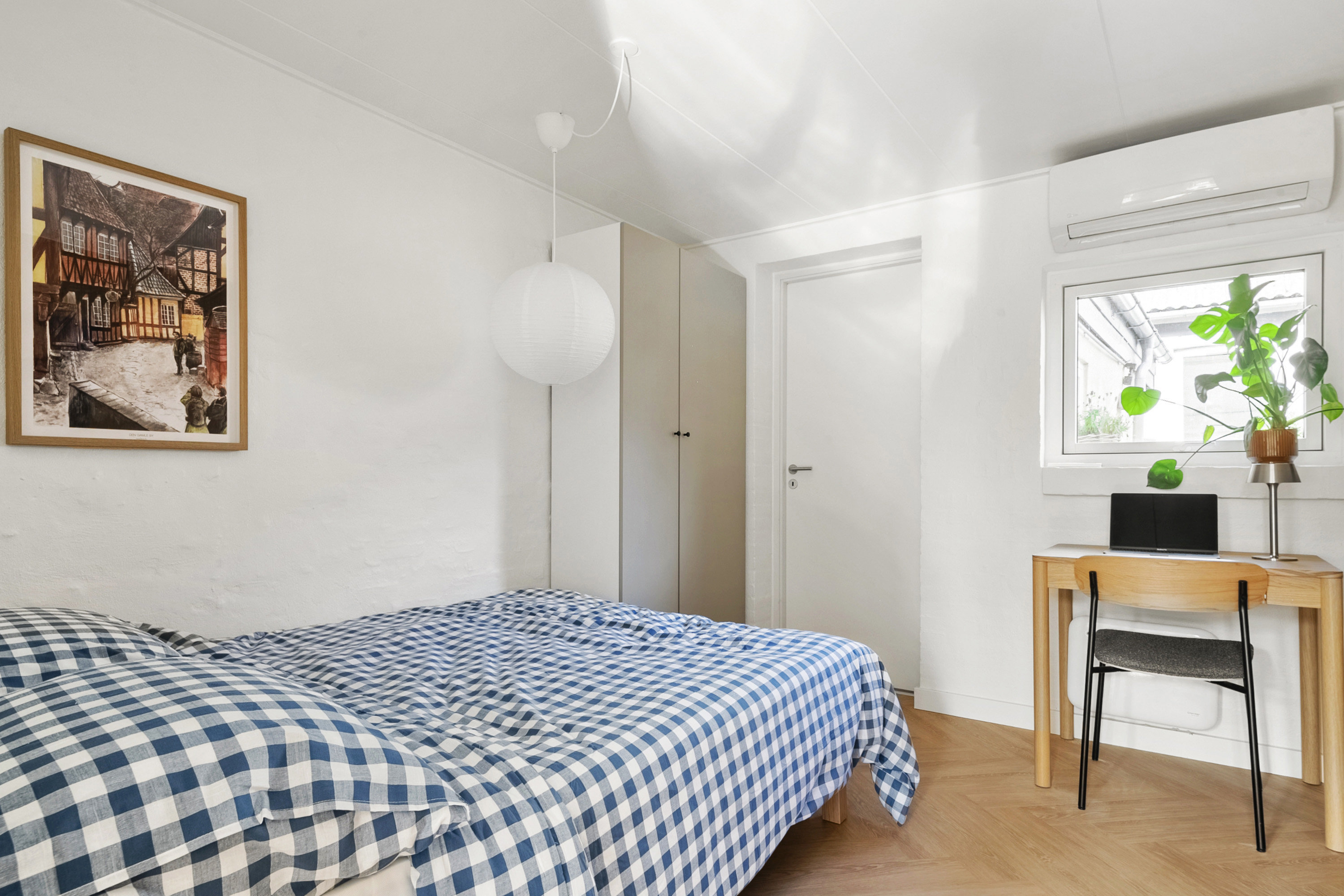 Fremhævet soveværelse billede i fuldskærmstilstand. Billede af Skovvangsvej 3A, st., 8200 Aarhus N