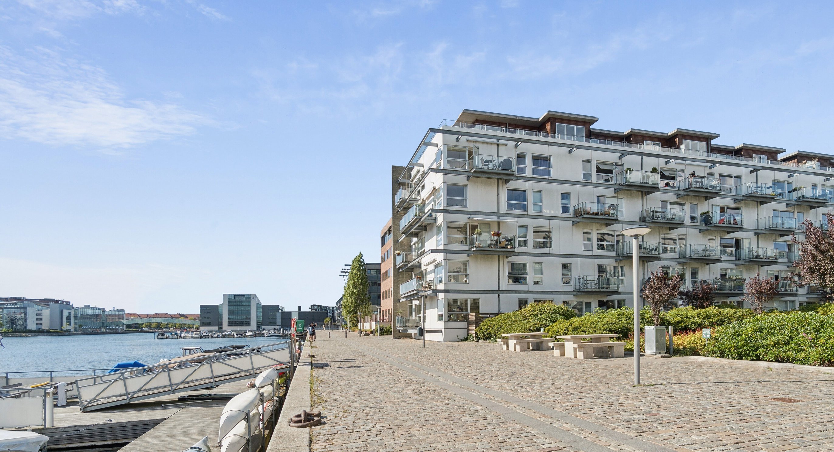 Fremhævet set fra vejen billede i fuldskærmstilstand. Billede af Teglholm Tværvej 29, st. tv., 2450 København SV