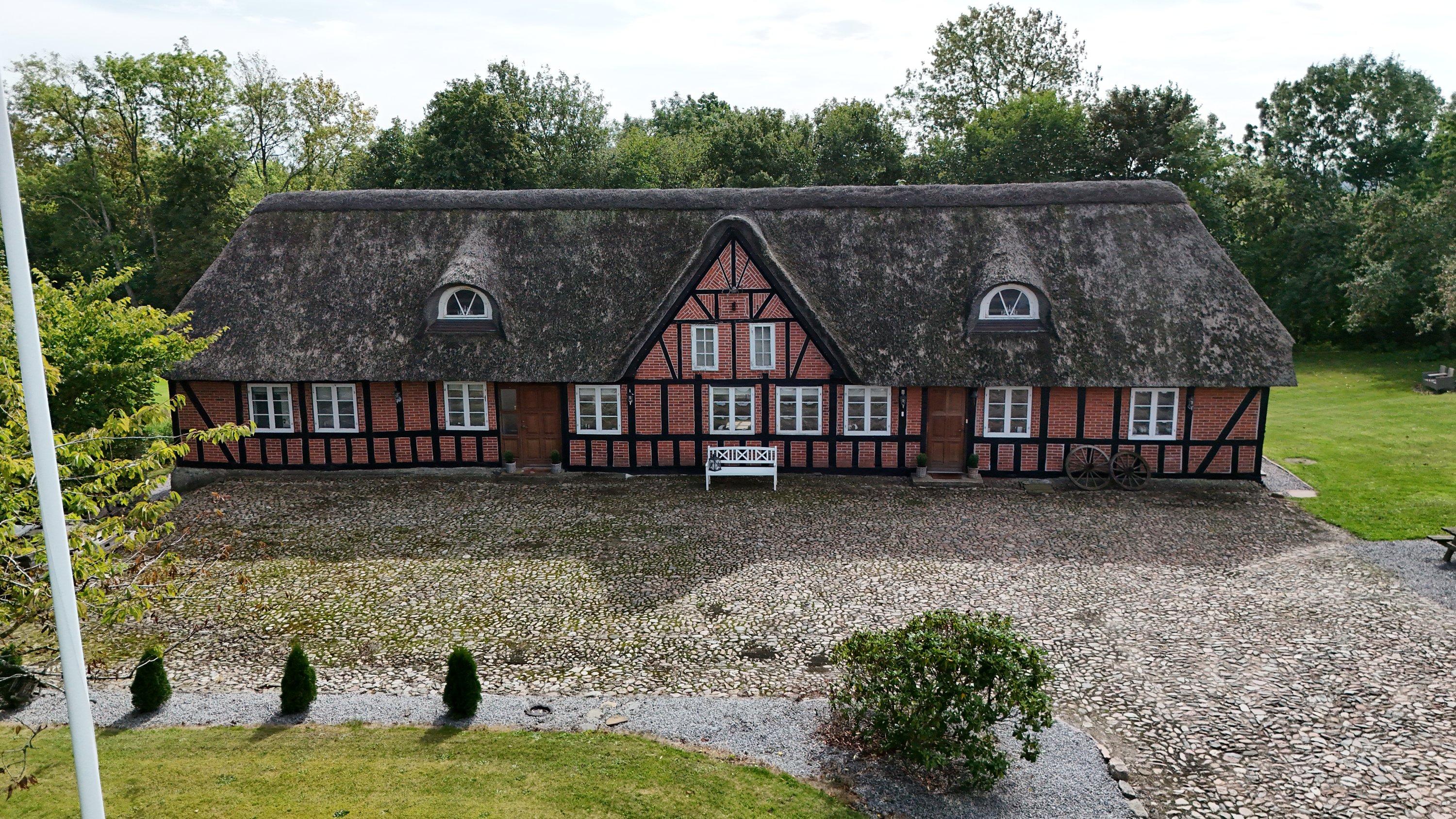 Fremhævet drone billede i fuldskærmstilstand. Billede af Viborg Landevej 25, Sdr Onsild, 9500 Hobro