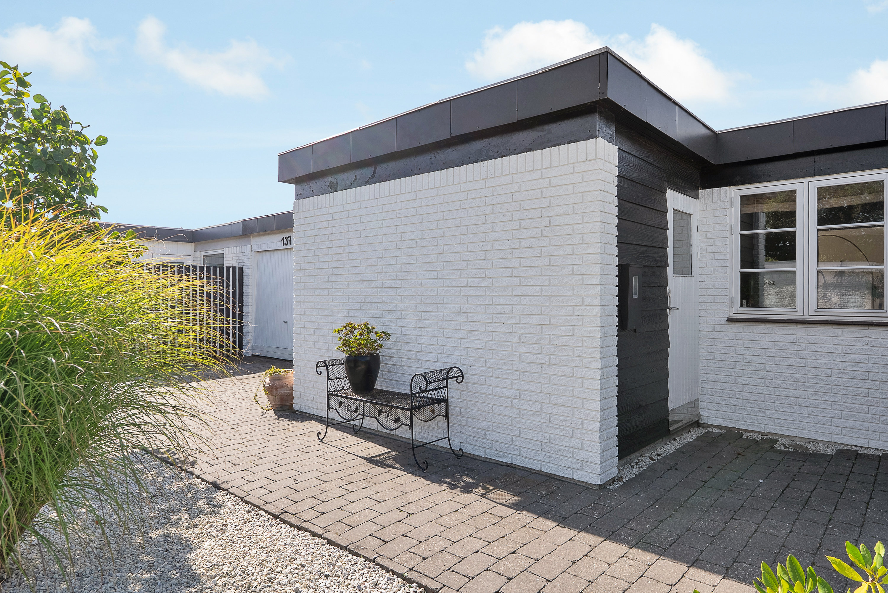 Fremhævet facade billede i fuldskærmstilstand. Billede af Præstevej 137, Korup, 5210 Odense NV