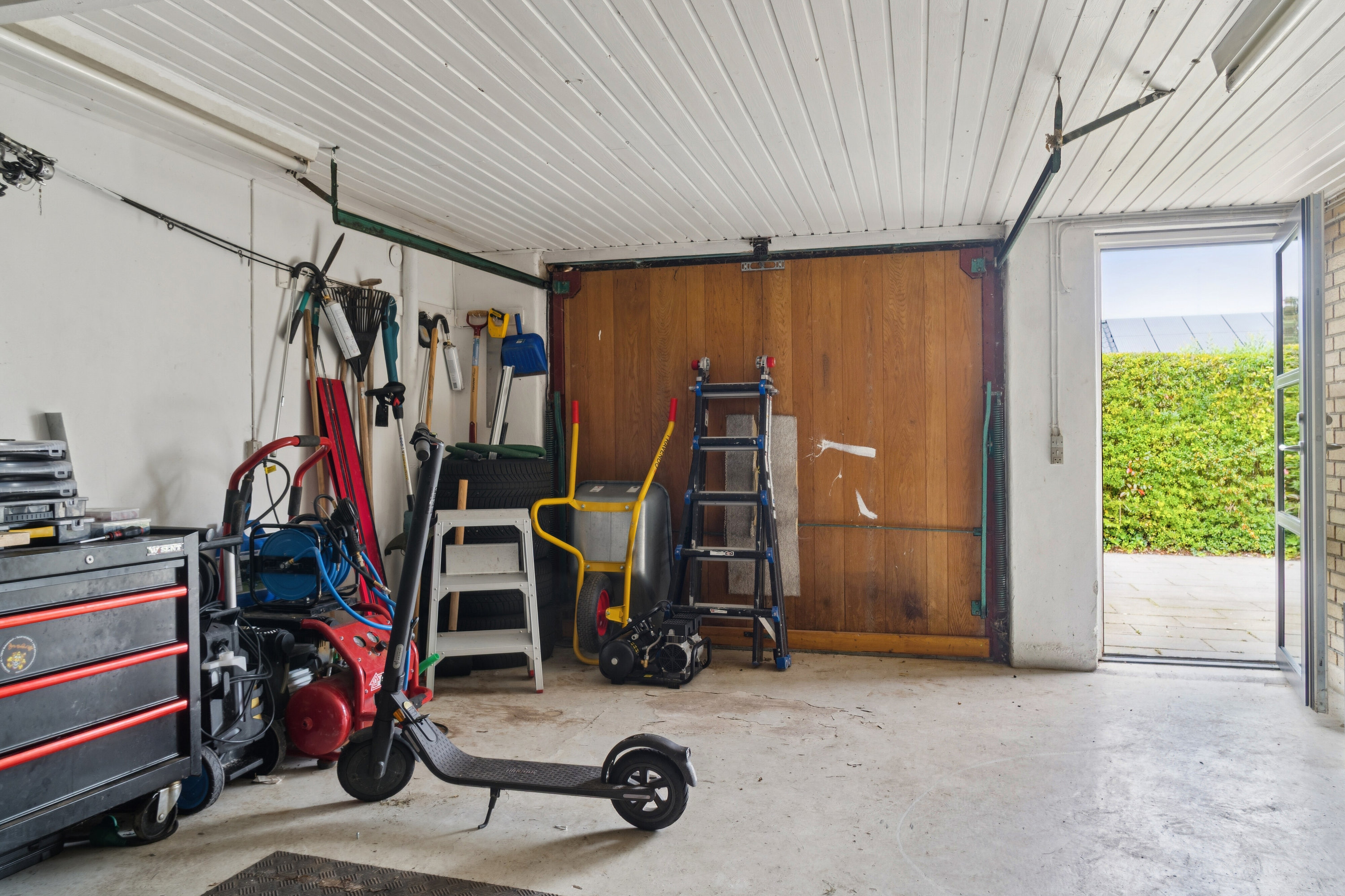 Fremhævet garage billede i fuldskærmstilstand. Billede af Duevænget 15, 4160 Herlufmagle