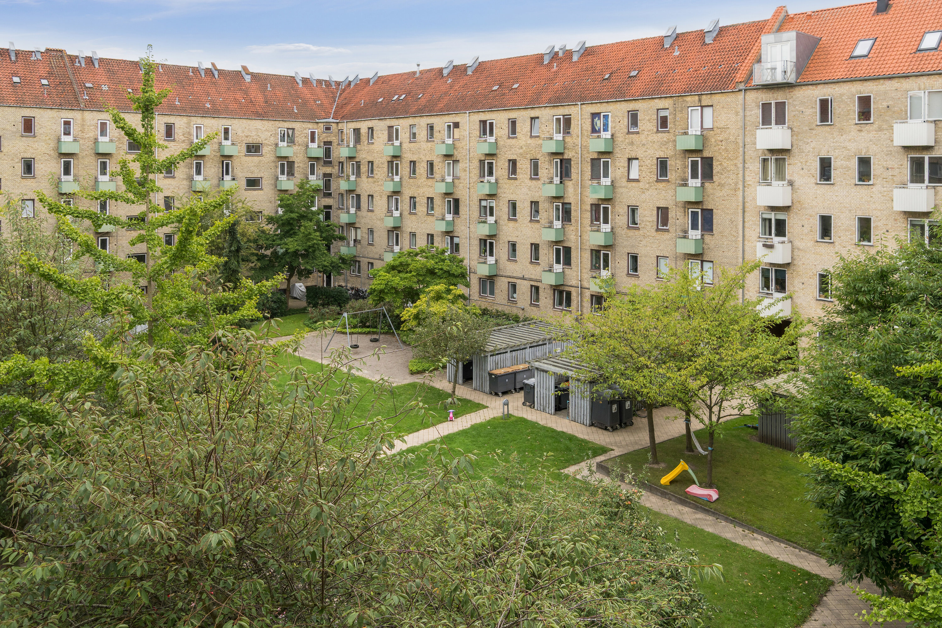 Fremhævet gårdmiljø billede i fuldskærmstilstand. Billede af Maltagade 22, 3. th., 2300 København S
