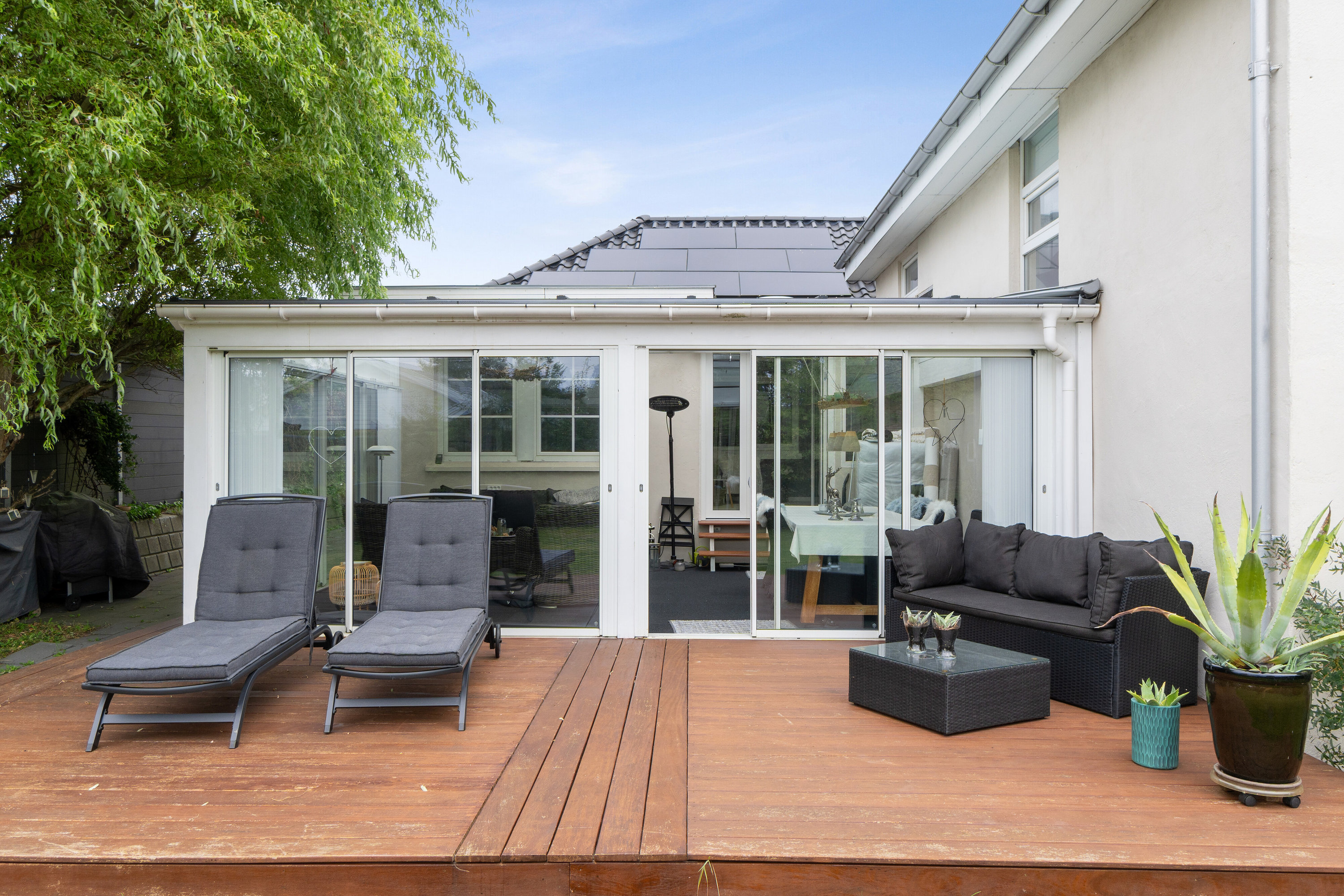 Fremhævet overdækket terrasse billede i fuldskærmstilstand. Billede af Hectors Alle 11, 2650 Hvidovre