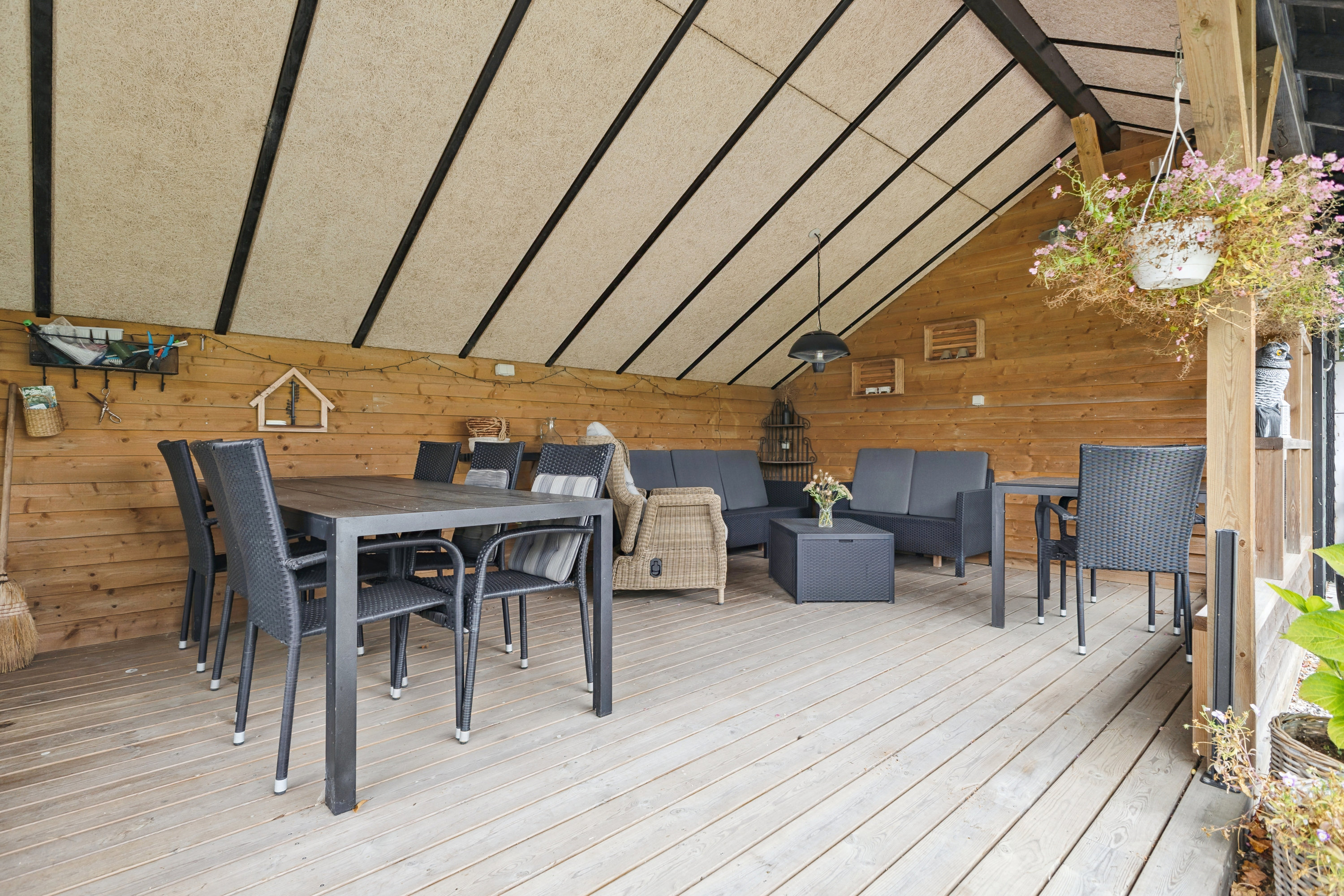 Fremhævet overdækket terrasse billede i fuldskærmstilstand. Billede af Fyrkildevej 46, 9610 Nørager