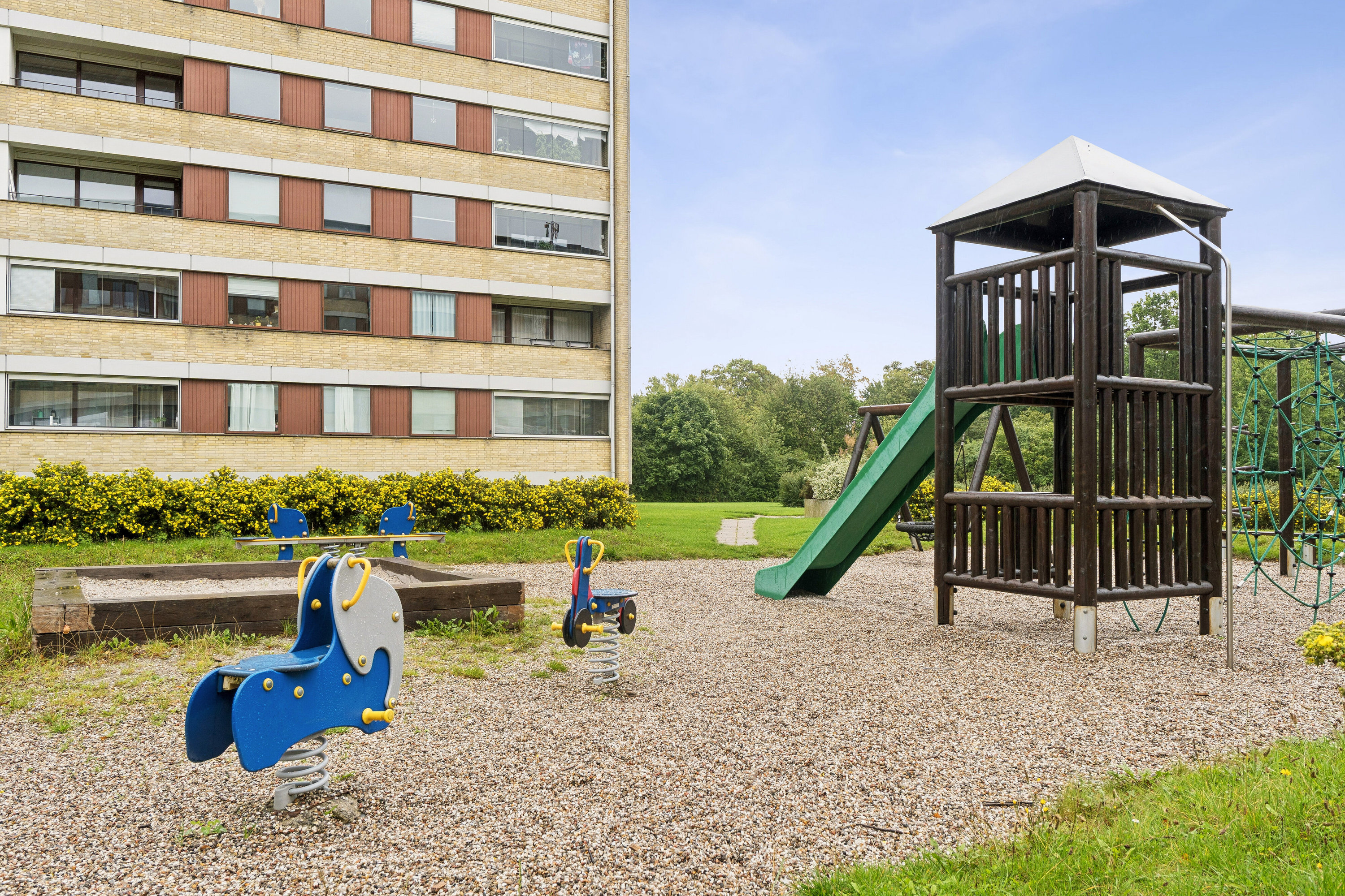 Fremhævet gårdmiljø billede i fuldskærmstilstand. Billede af Rebæk Søpark 21, 3. mf., 2650 Hvidovre