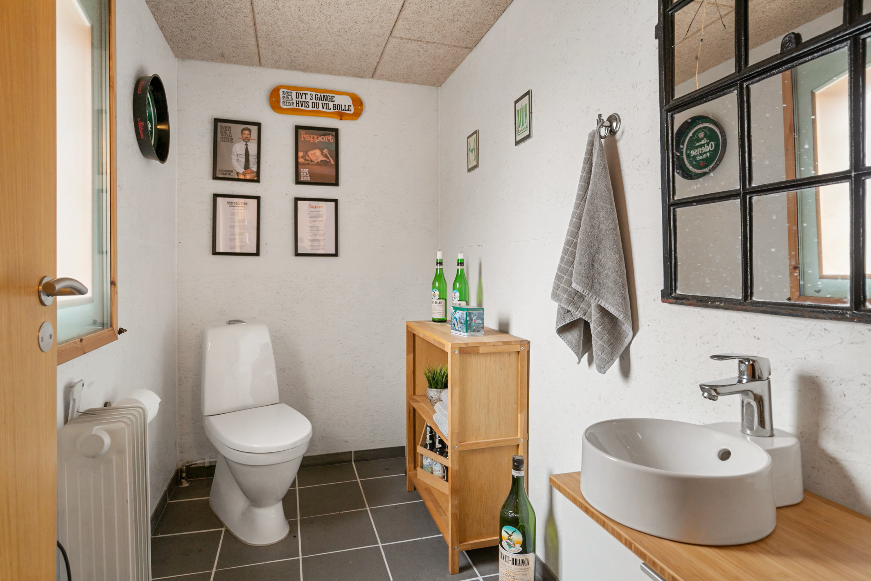 Fremhævet toilet billede i fuldskærmstilstand. Billede af Hollenstedvej 3, Ørum, 9320 Hjallerup