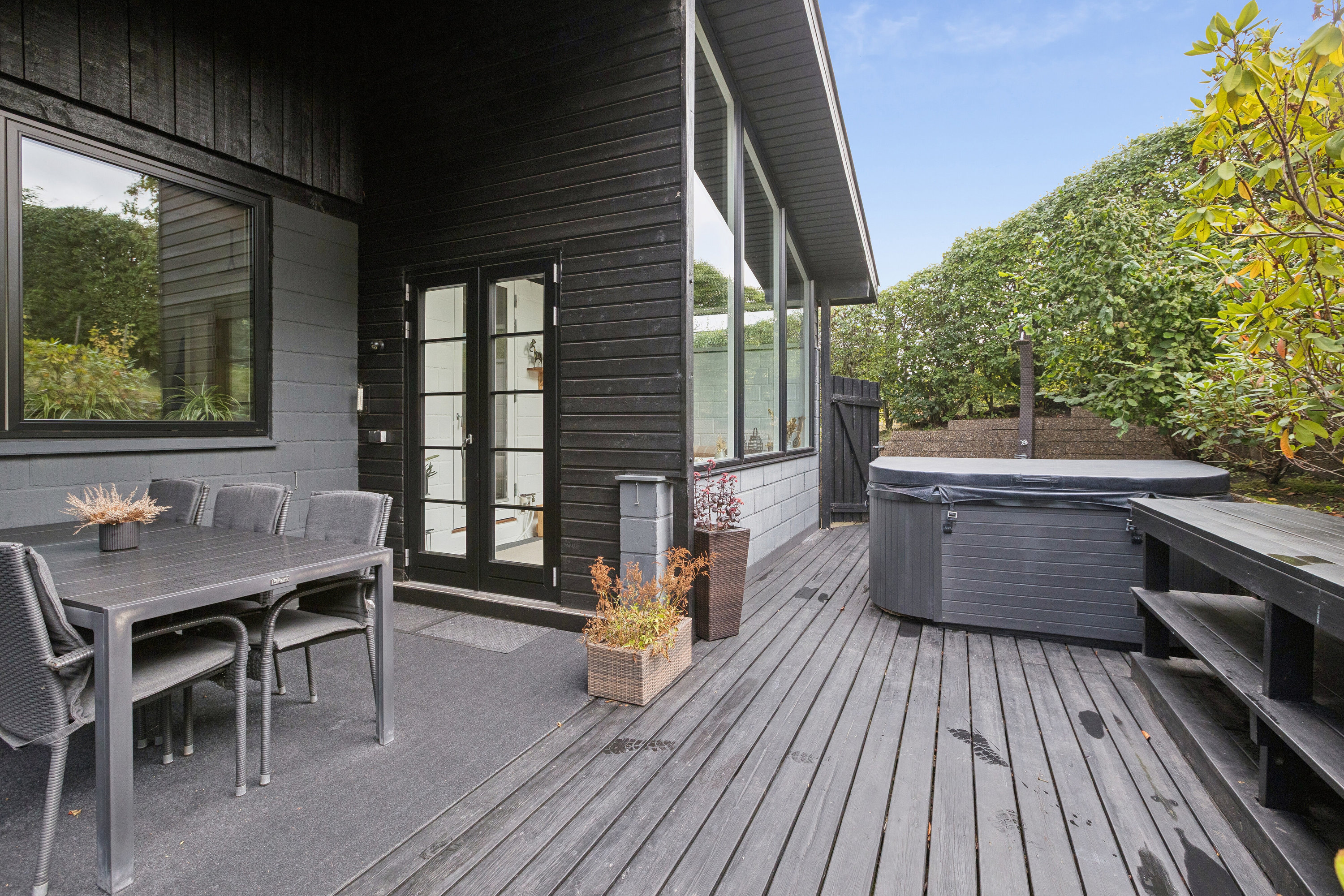 Fremhævet overdækket terrasse billede i fuldskærmstilstand. Billede af Falkevej 17, 9800 Hjørring