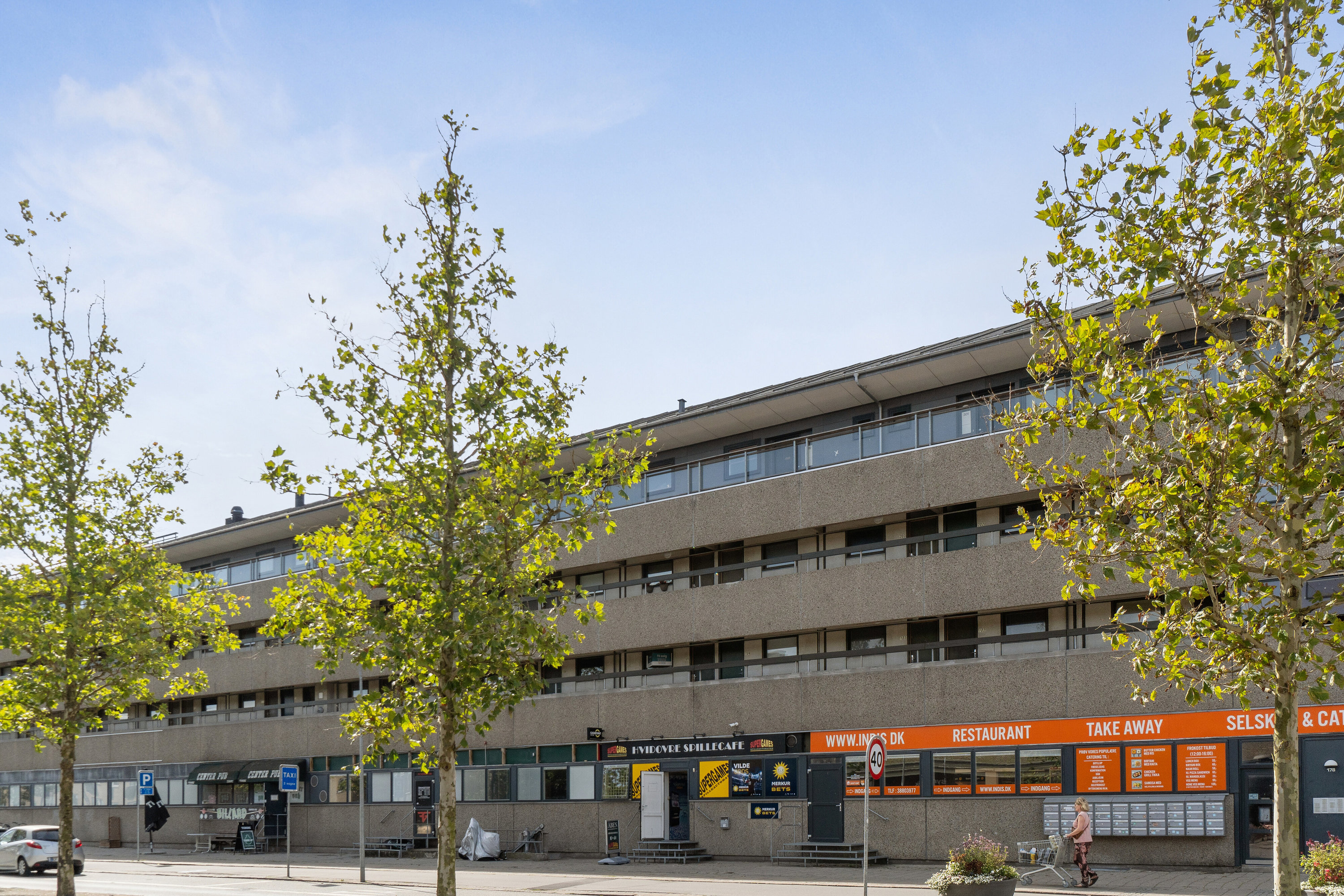 Fremhævet facade billede i fuldskærmstilstand. Billede af Hvidovrevej 180, 3. 303., 2650 Hvidovre