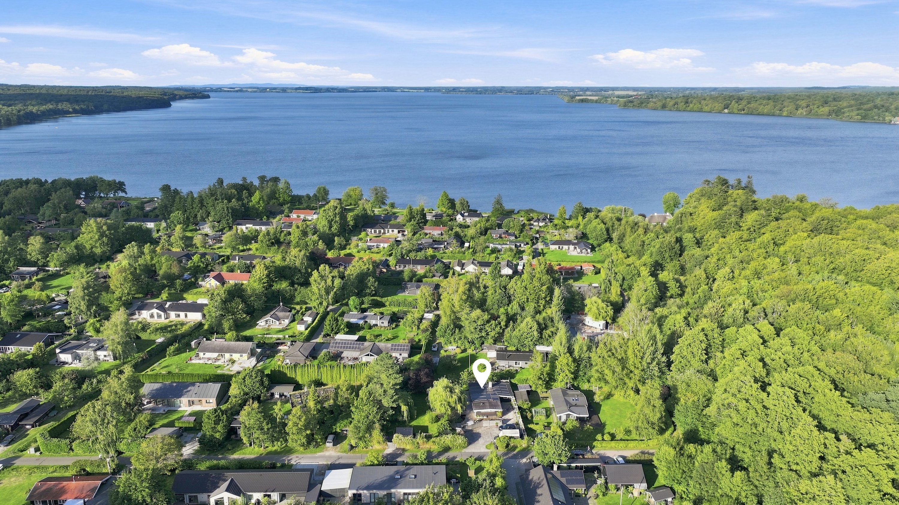 Fremhævet luftfoto billede i fuldskærmstilstand. Billede af Gyvelvej 17, Nødebo, 3480 Fredensborg