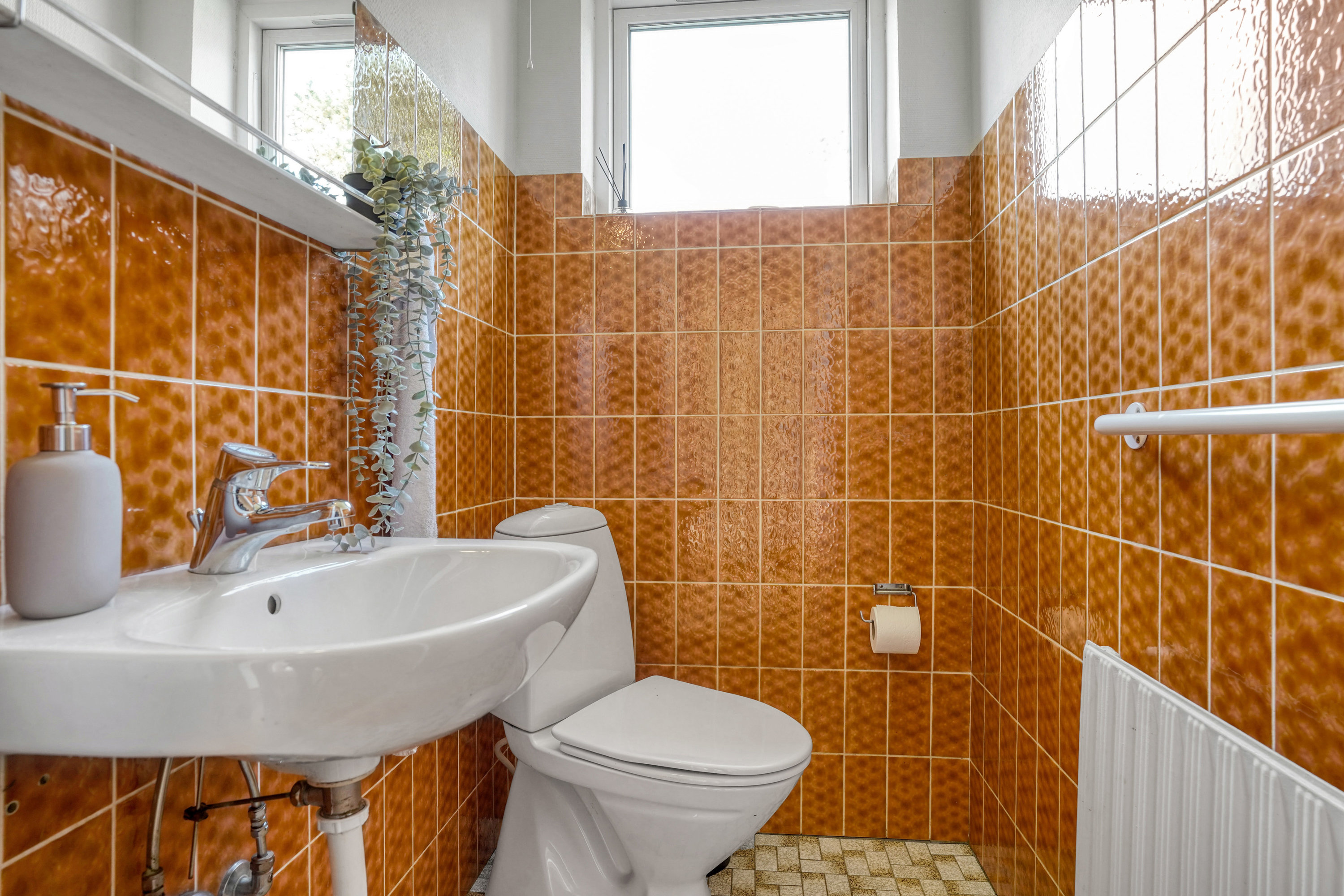Fremhævet toilet billede i fuldskærmstilstand. Billede af Teglværksvej 15, Skalbjerg, 5492 Vissenbjerg