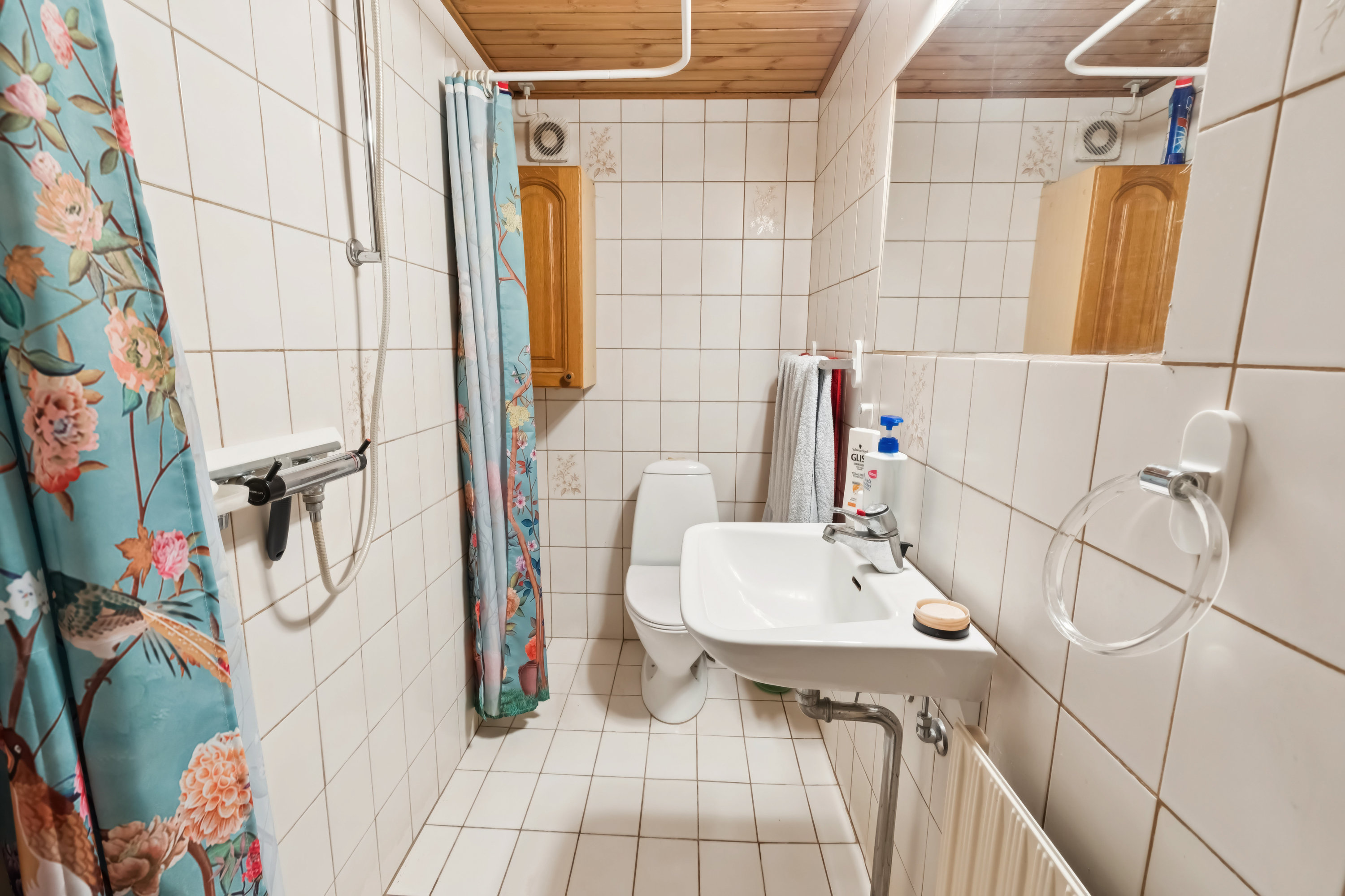 Fremhævet badeværelse billede i fuldskærmstilstand. Billede af Lindetoften 25, 2630 Taastrup