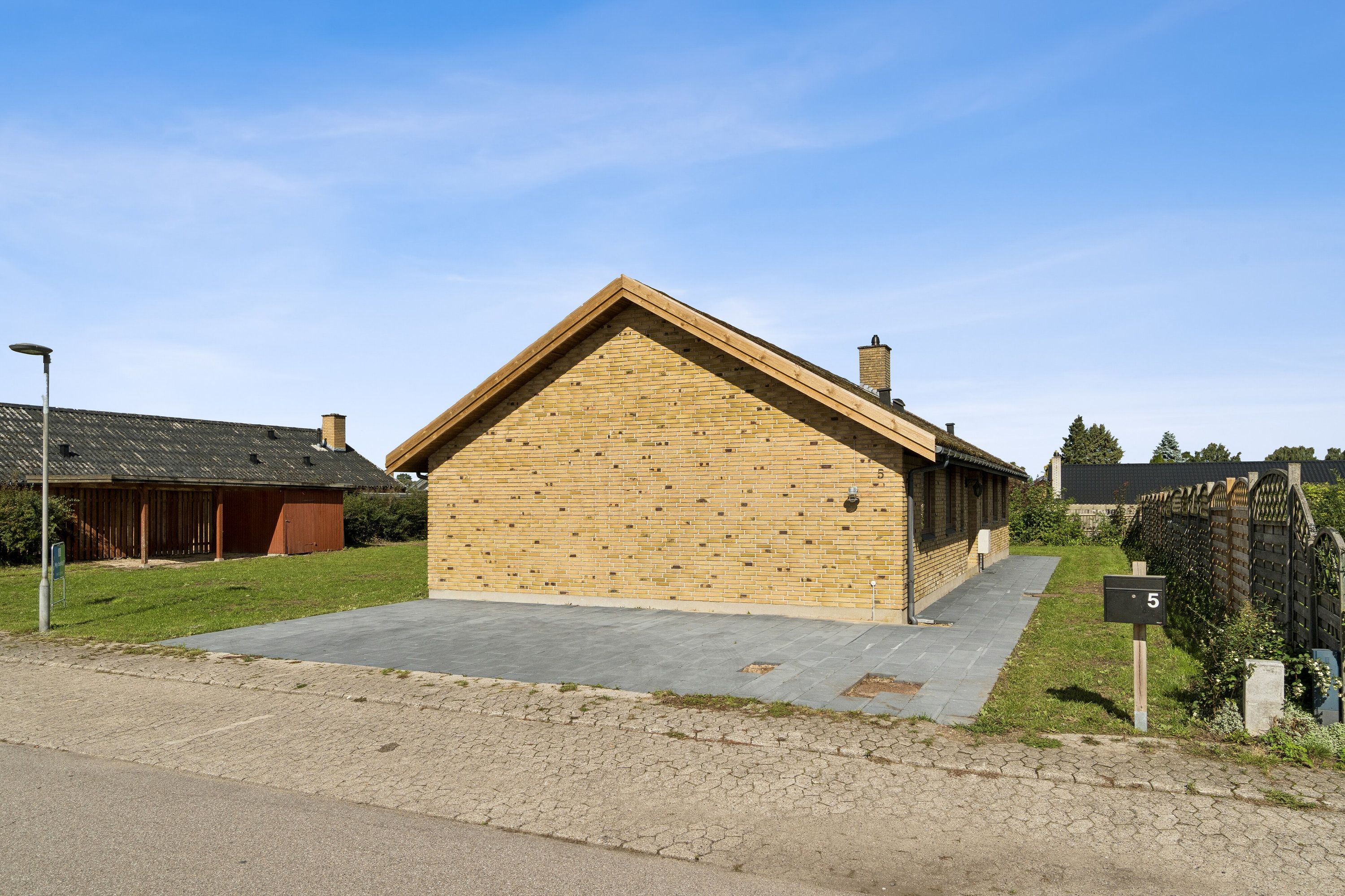 Fremhævet set fra vejen billede i fuldskærmstilstand. Billede af Lupinvej 5, 4690 Haslev