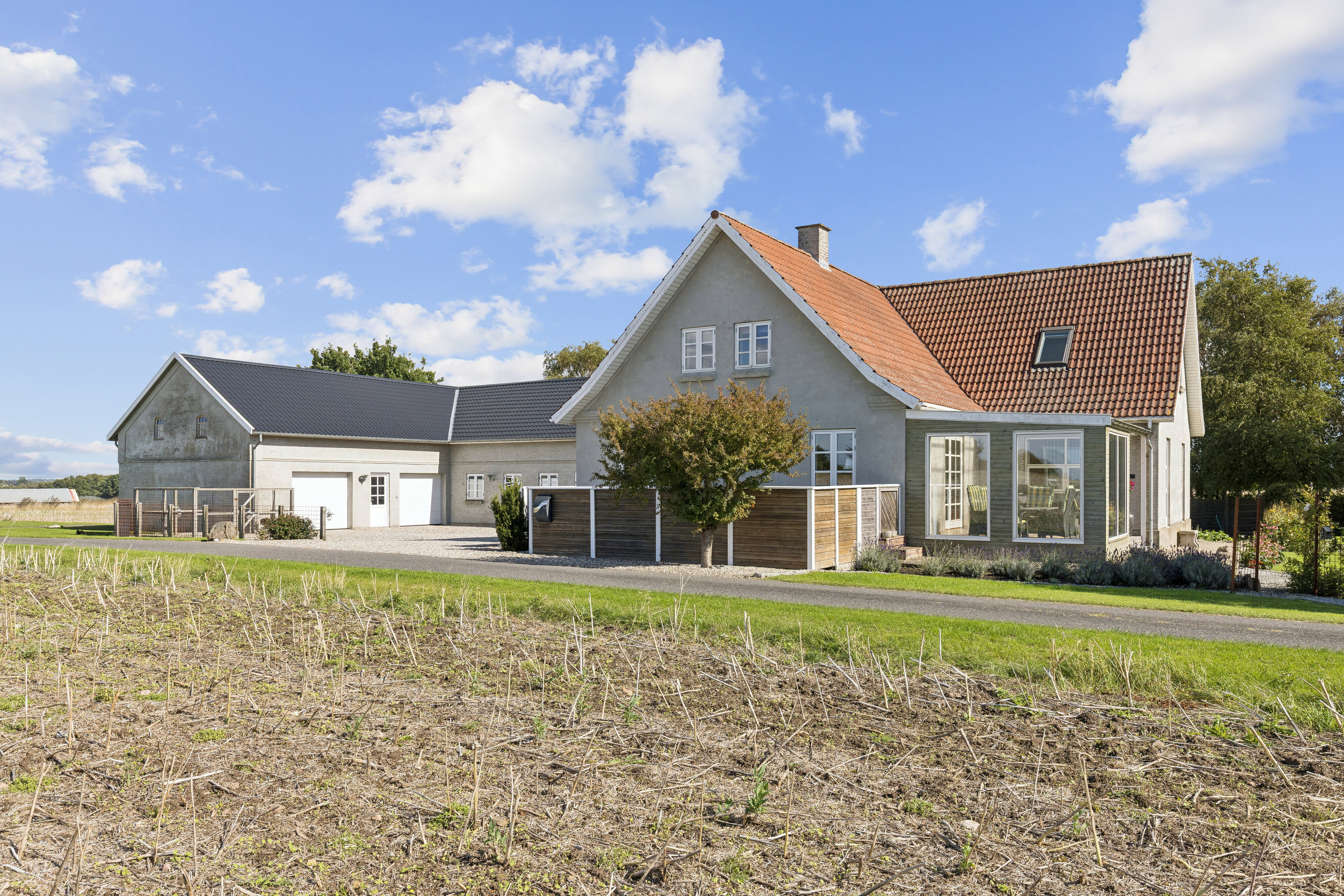 Fremhævet set fra haven billede i fuldskærmstilstand. Billede af Kløvervej 10, 4200 Slagelse