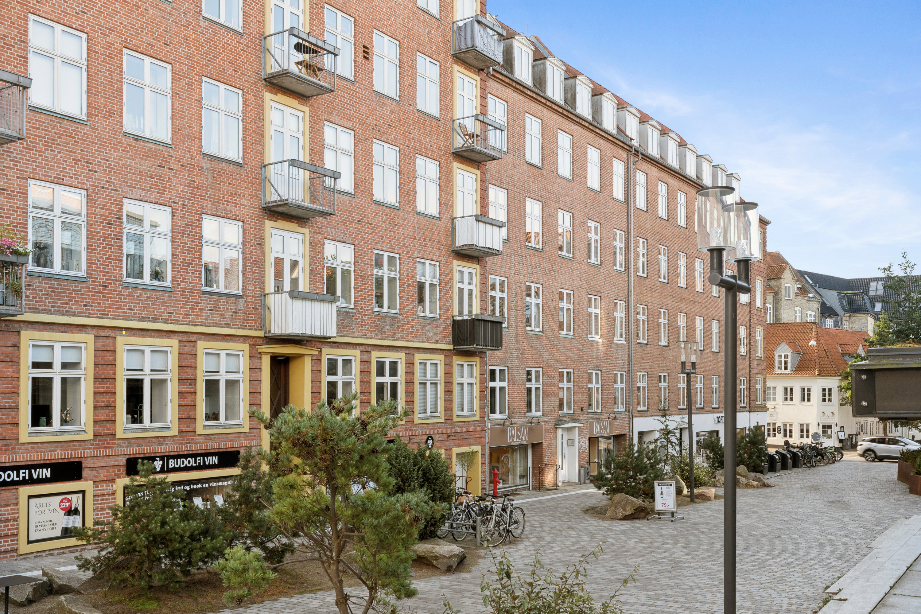 Fremhævet andet billede i fuldskærmstilstand. Billede af Budolfi Plads 7, st. th., 9000 Aalborg