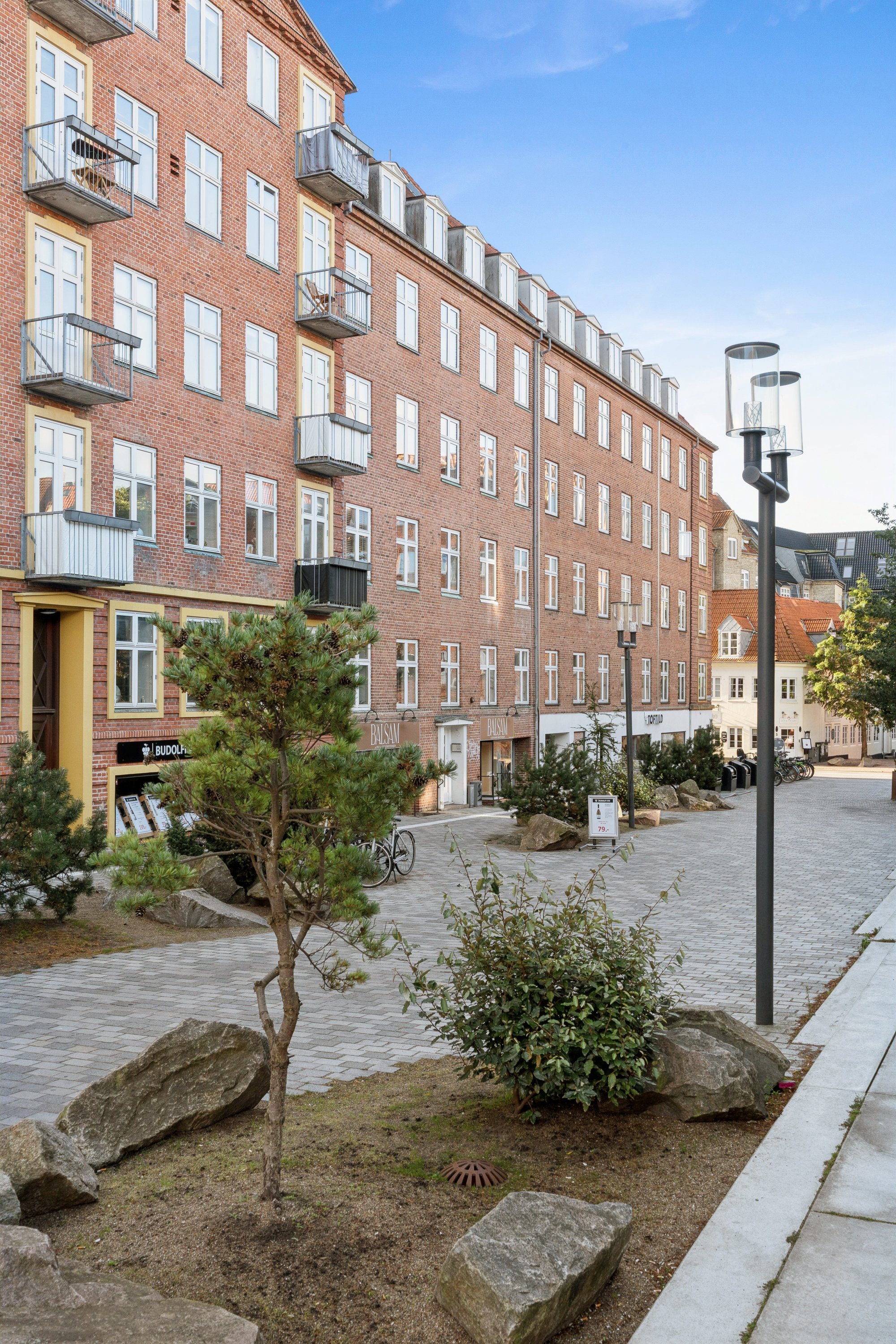 Fremhævet andet billede i fuldskærmstilstand. Billede af Budolfi Plads 7, st. th., 9000 Aalborg