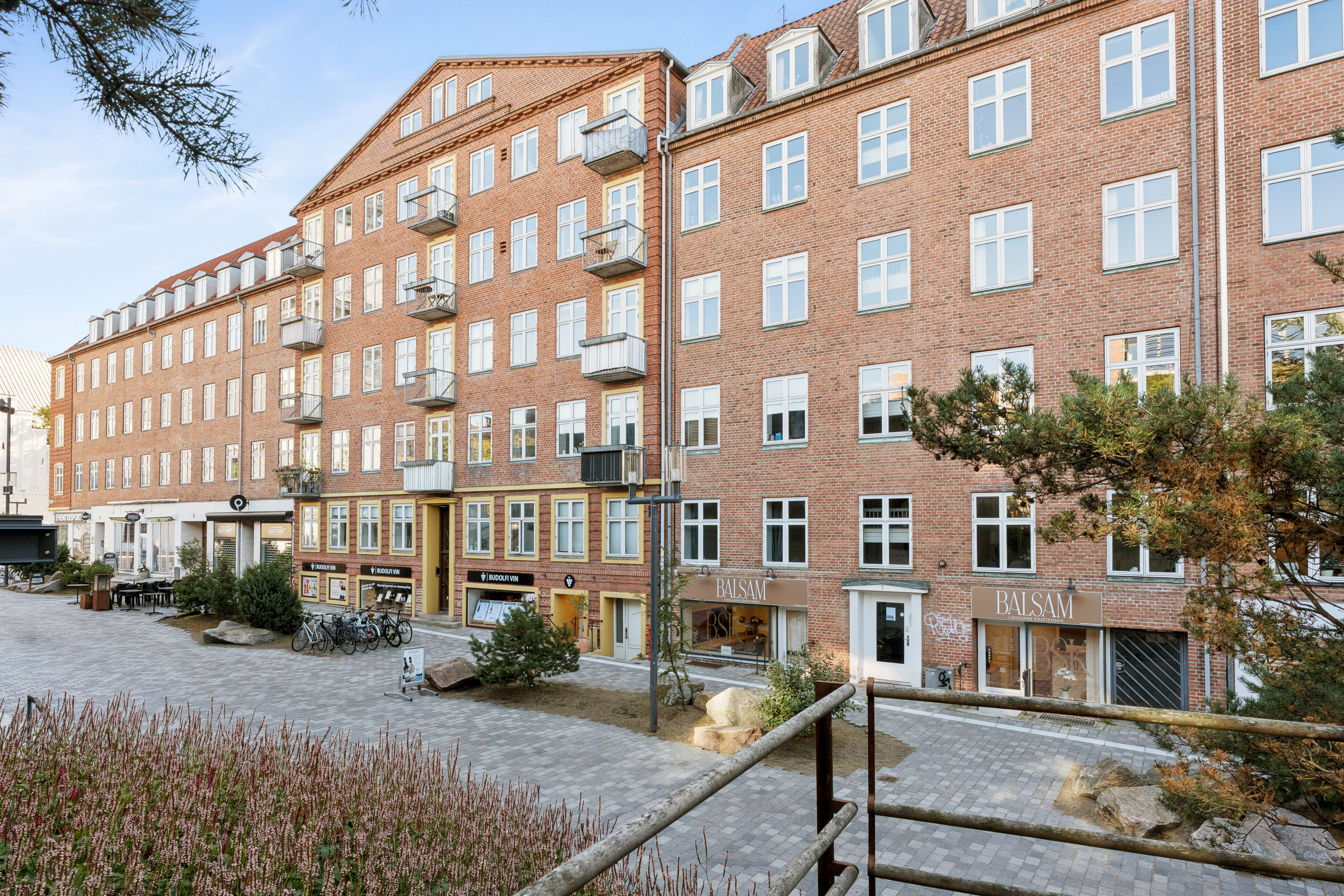 Fremhævet andet billede i fuldskærmstilstand. Billede af Budolfi Plads 7, st. th., 9000 Aalborg