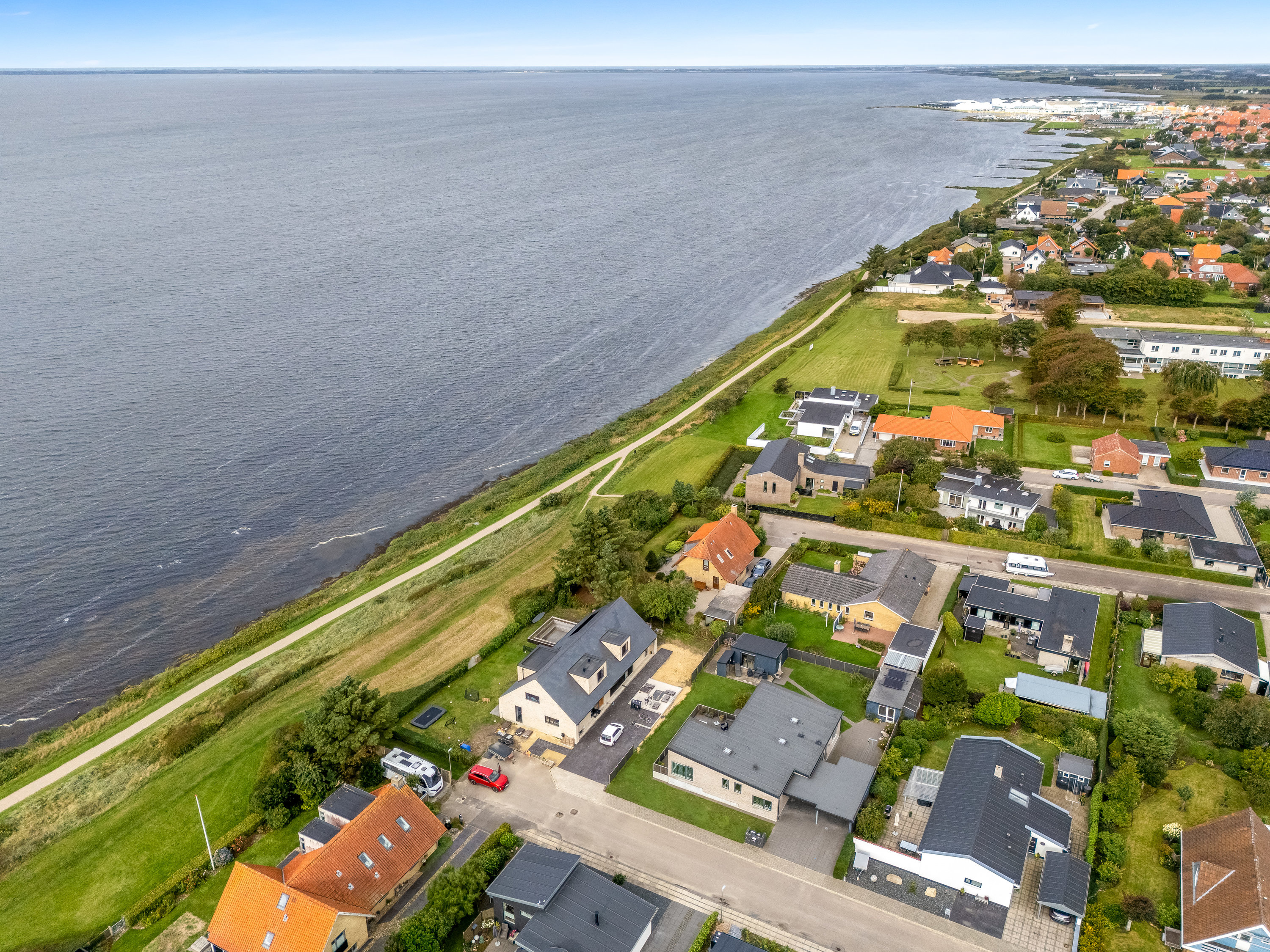Fremhævet luftfoto billede i fuldskærmstilstand. Billede af Birkevej 10, 6950 Ringkøbing