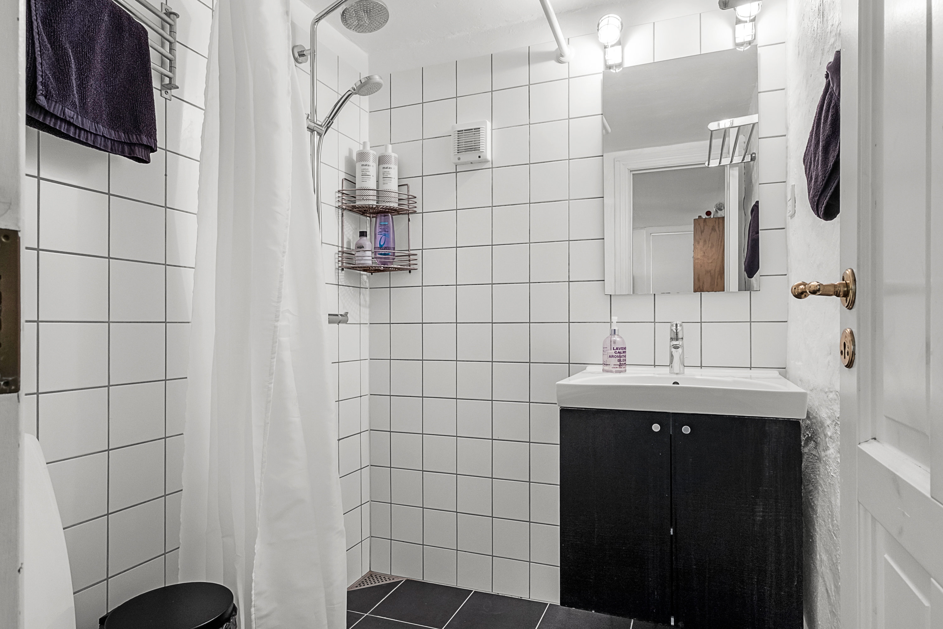 Fremhævet badeværelse billede i fuldskærmstilstand. Billede af Holtevej 22, st., 8000 Aarhus C
