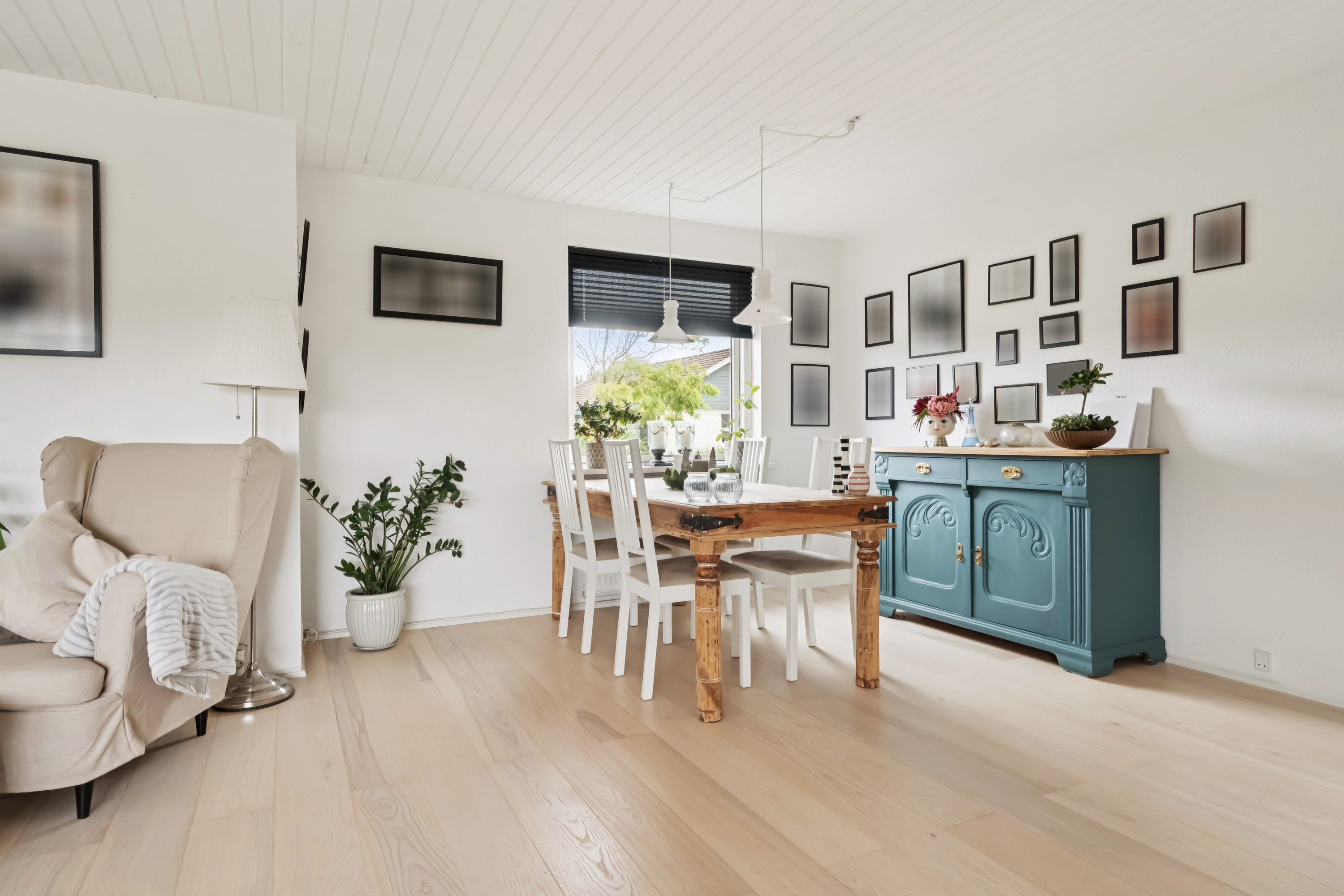 Fremhævet stue billede i fuldskærmstilstand. Billede af Sejlmagervænget 3, Horne, 9850 Hirtshals