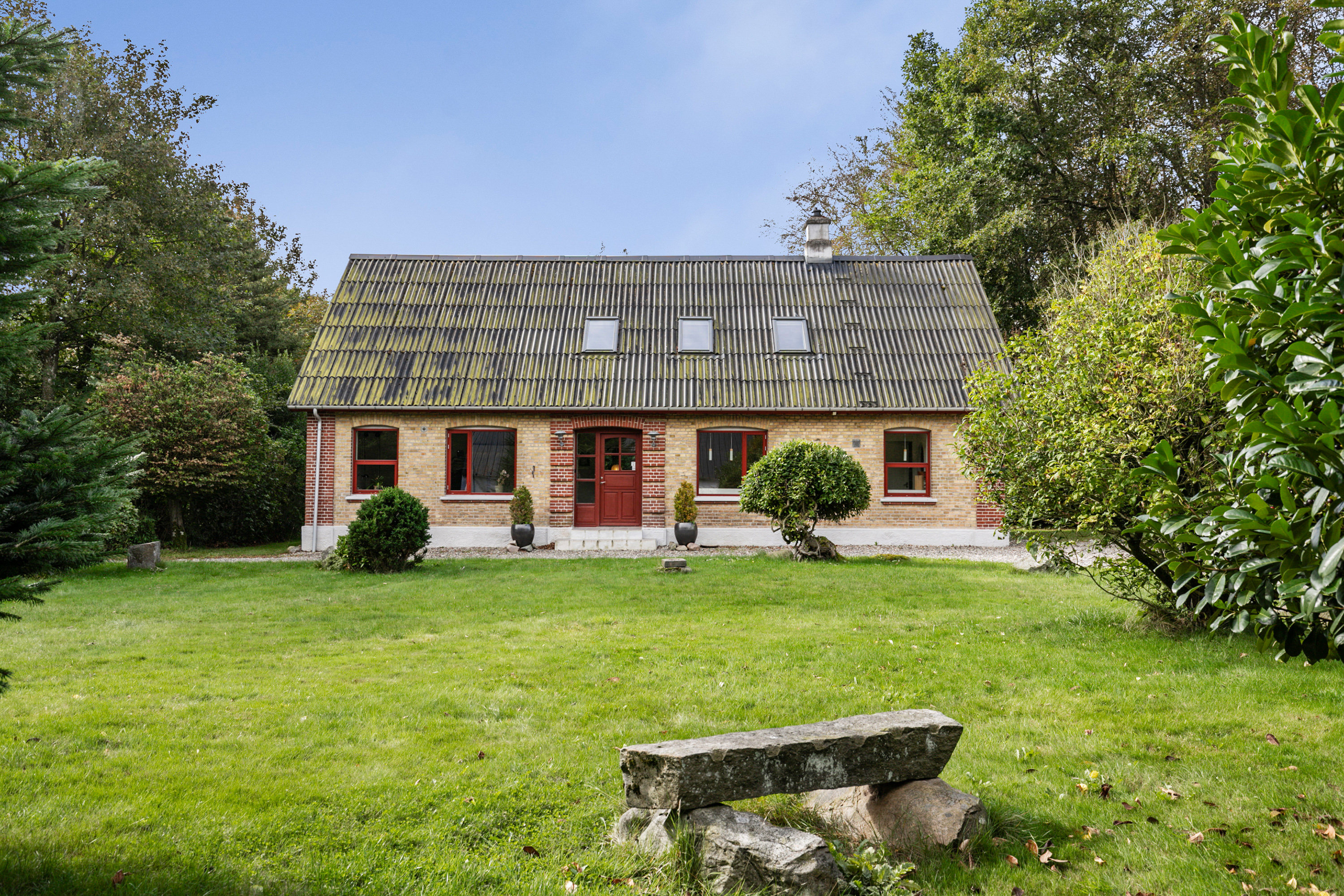Fremhævet facade billede i fuldskærmstilstand. Billede af Bratbjerg 99, 9460 Brovst