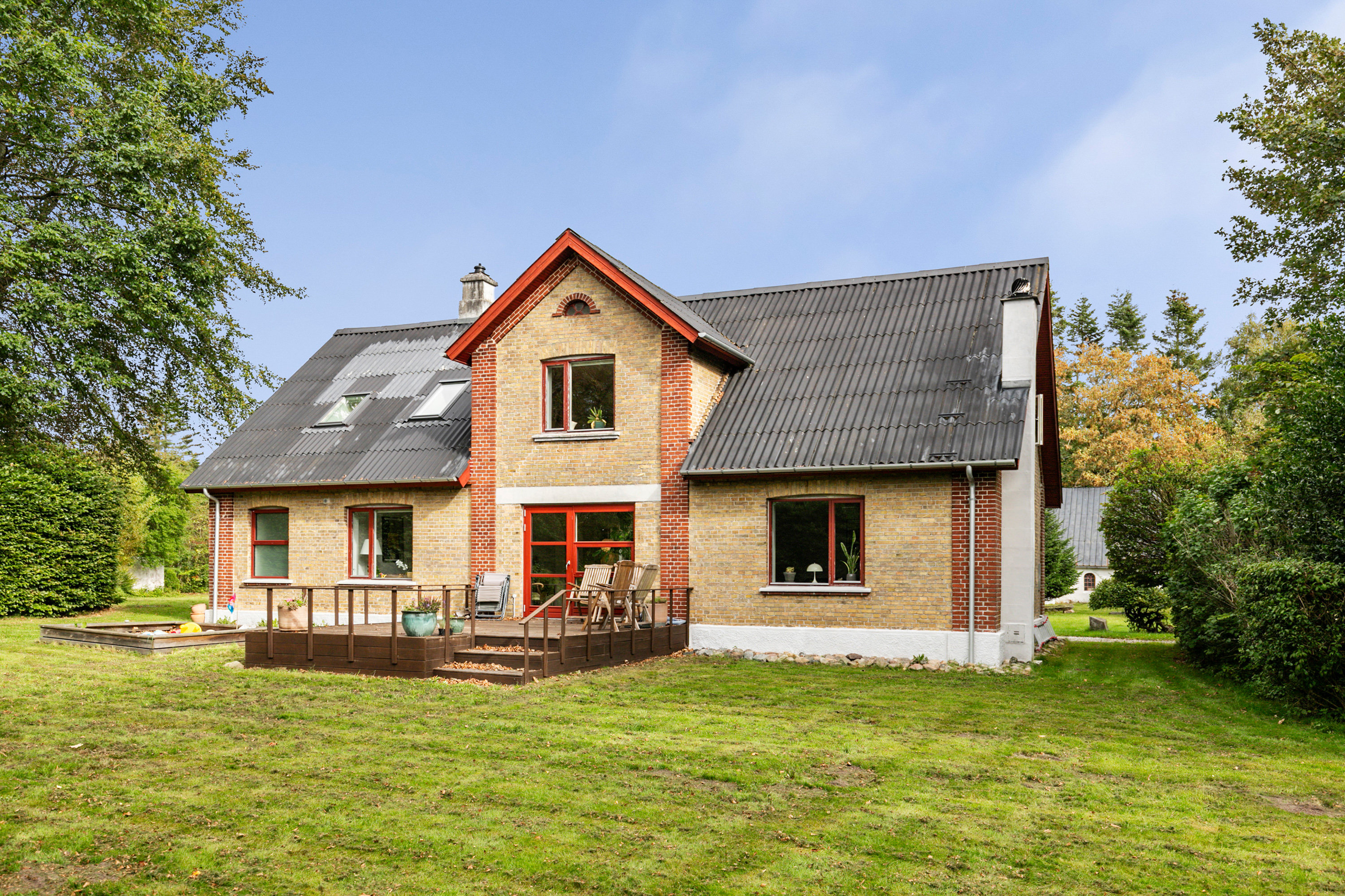 Fremhævet facade billede i fuldskærmstilstand. Billede af Bratbjerg 99, 9460 Brovst
