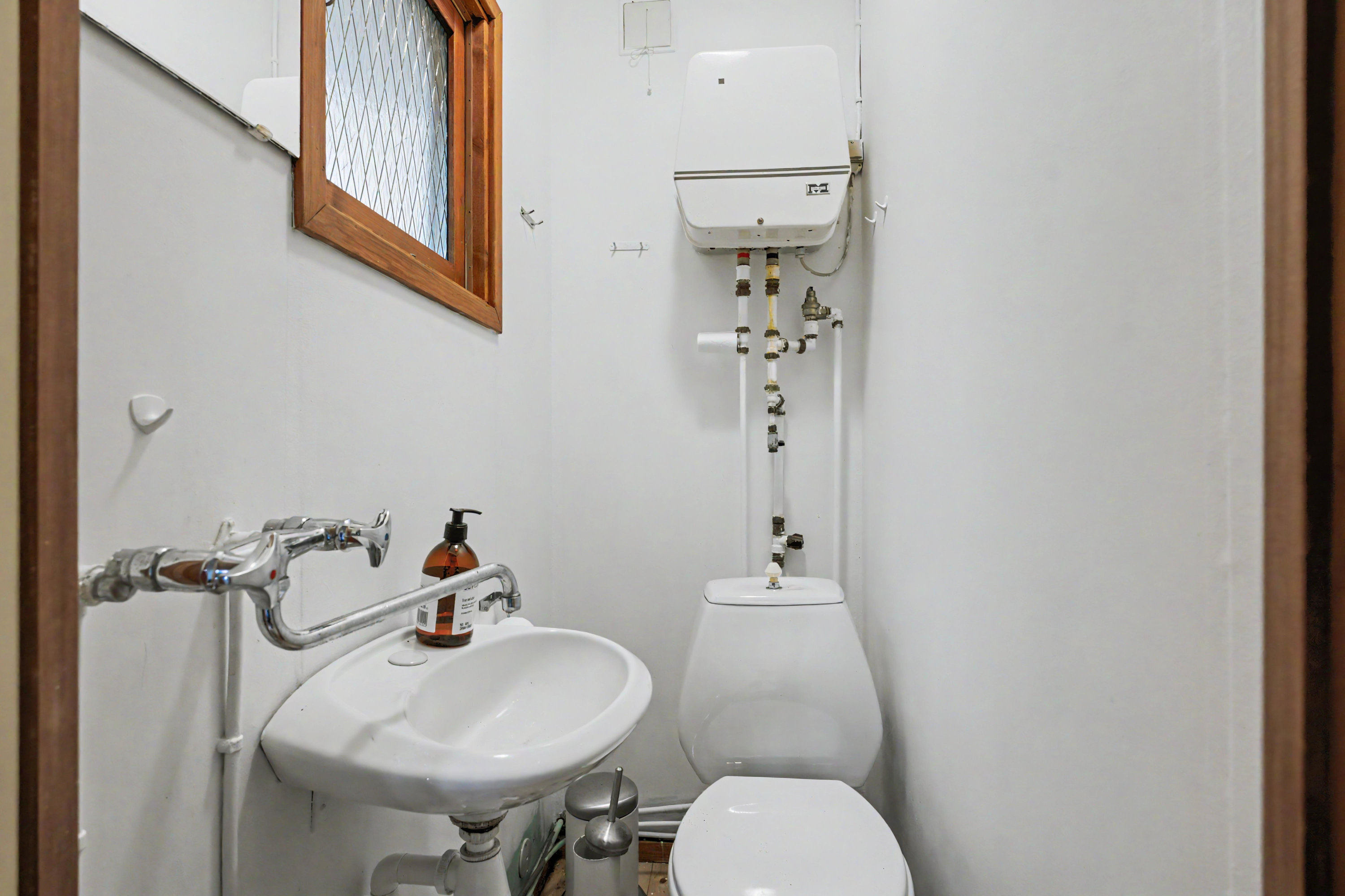 Fremhævet toilet billede i fuldskærmstilstand. Billede af Askø Strandvig 182, 4942 Askø