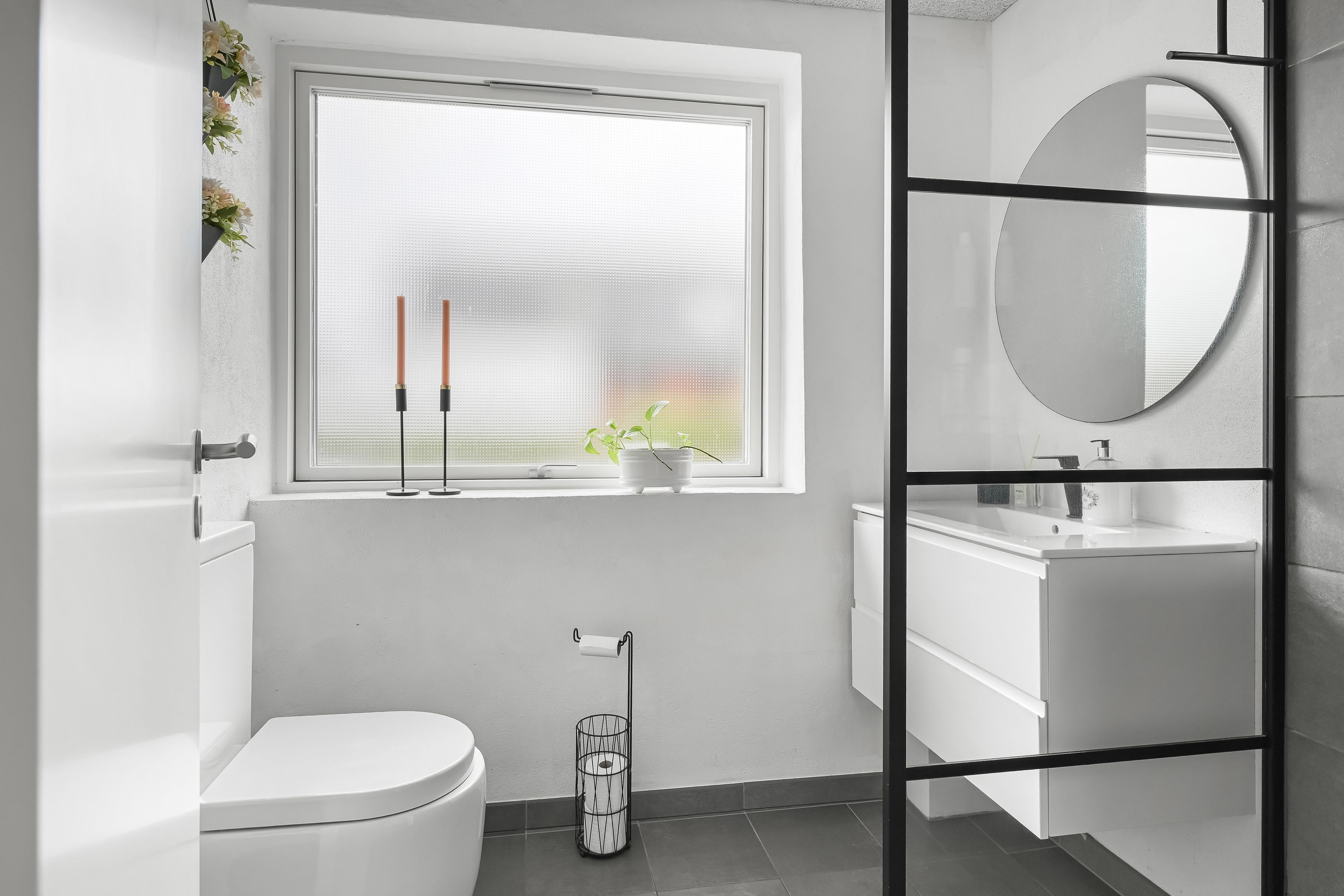 Fremhævet toilet billede i fuldskærmstilstand. Billede af Sønderengen 56, 6700 Esbjerg
