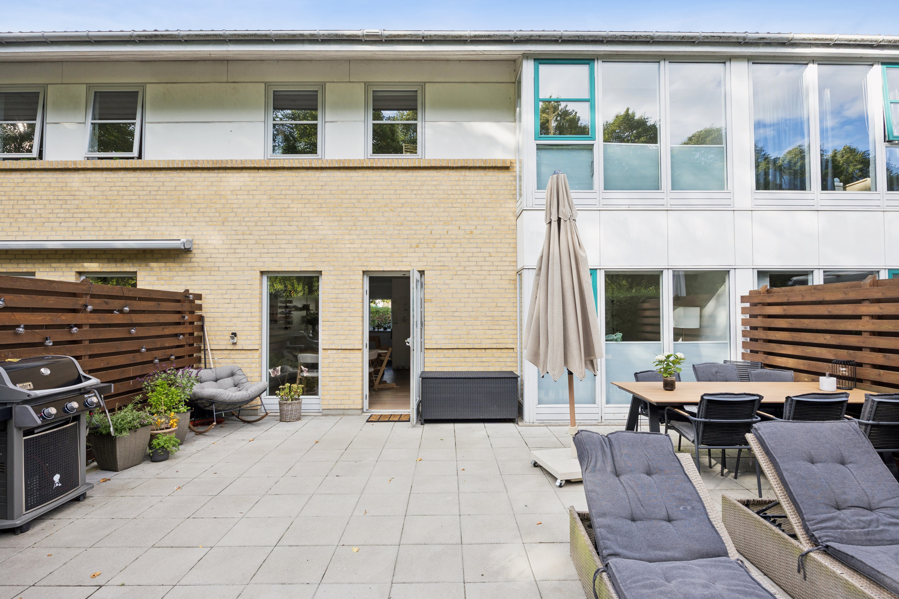 Fremhævet terrasse billede i fuldskærmstilstand. Billede af Lindehegnet 30, 2670 Greve