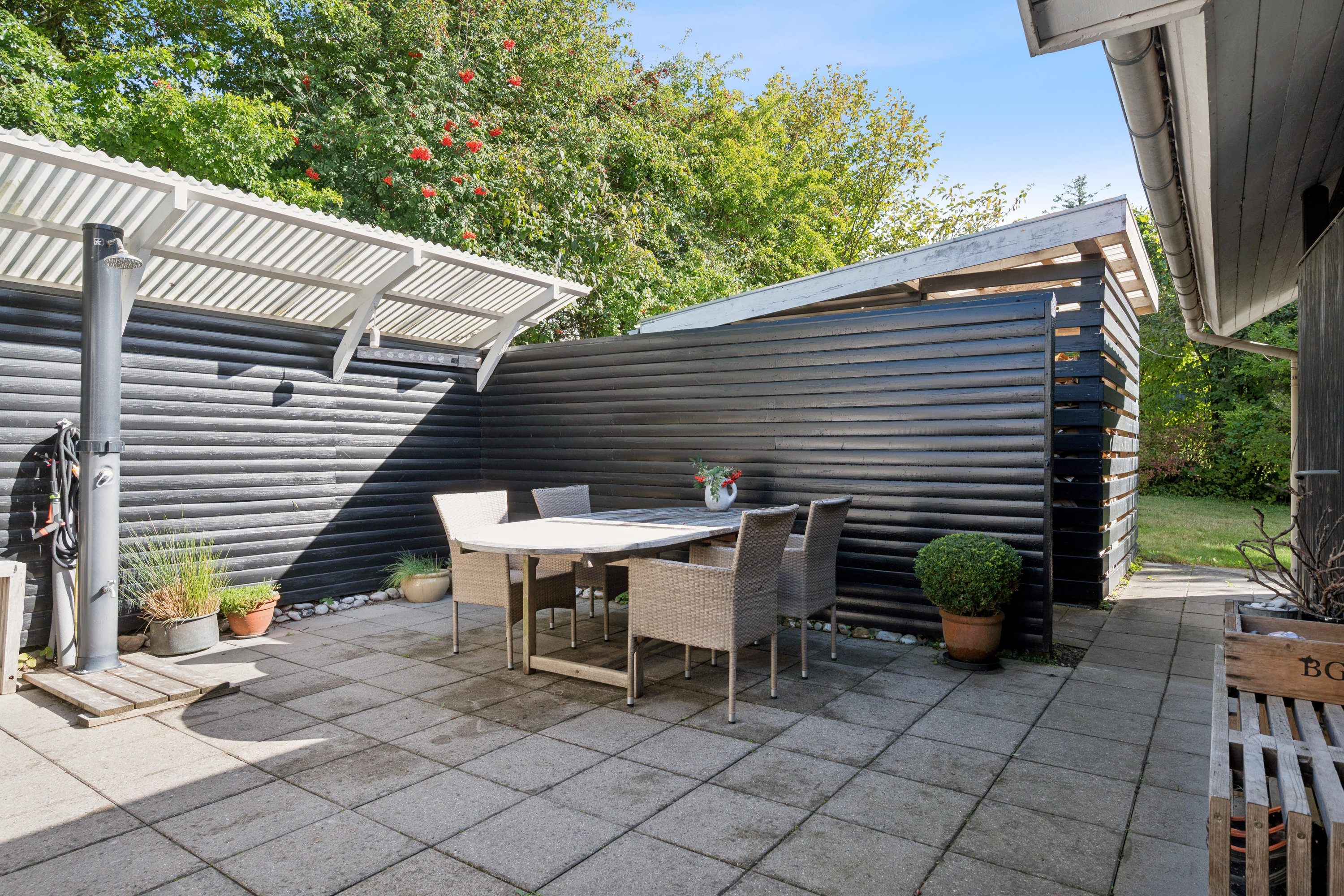 Fremhævet terrasse billede i fuldskærmstilstand. Billede af Jollevej 11, Dråby Strand, 8400 Ebeltoft