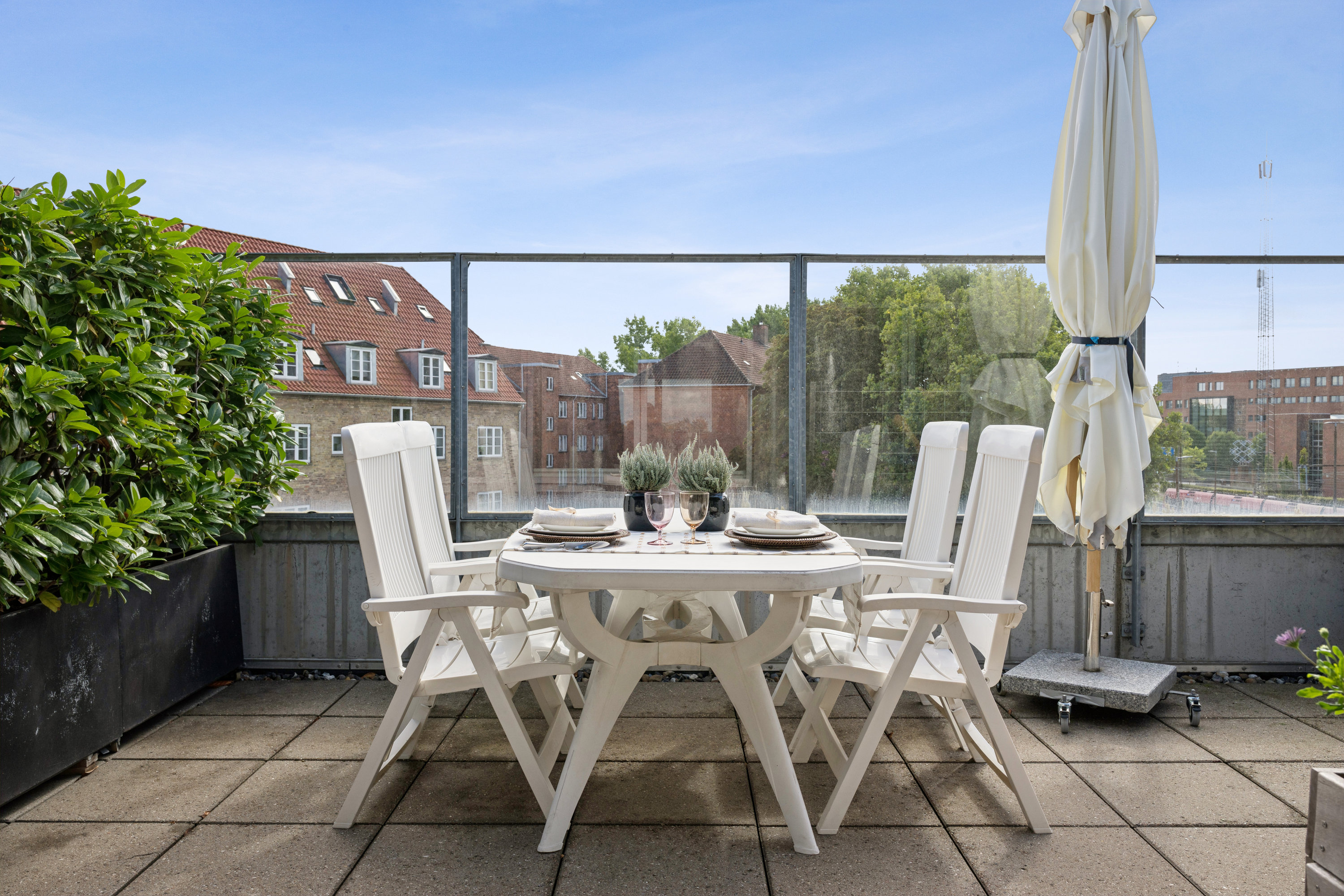 Fremhævet terrasse billede i fuldskærmstilstand. Billede af Jernbanepladsen 1, 2. g., 2800 Kongens Lyngby