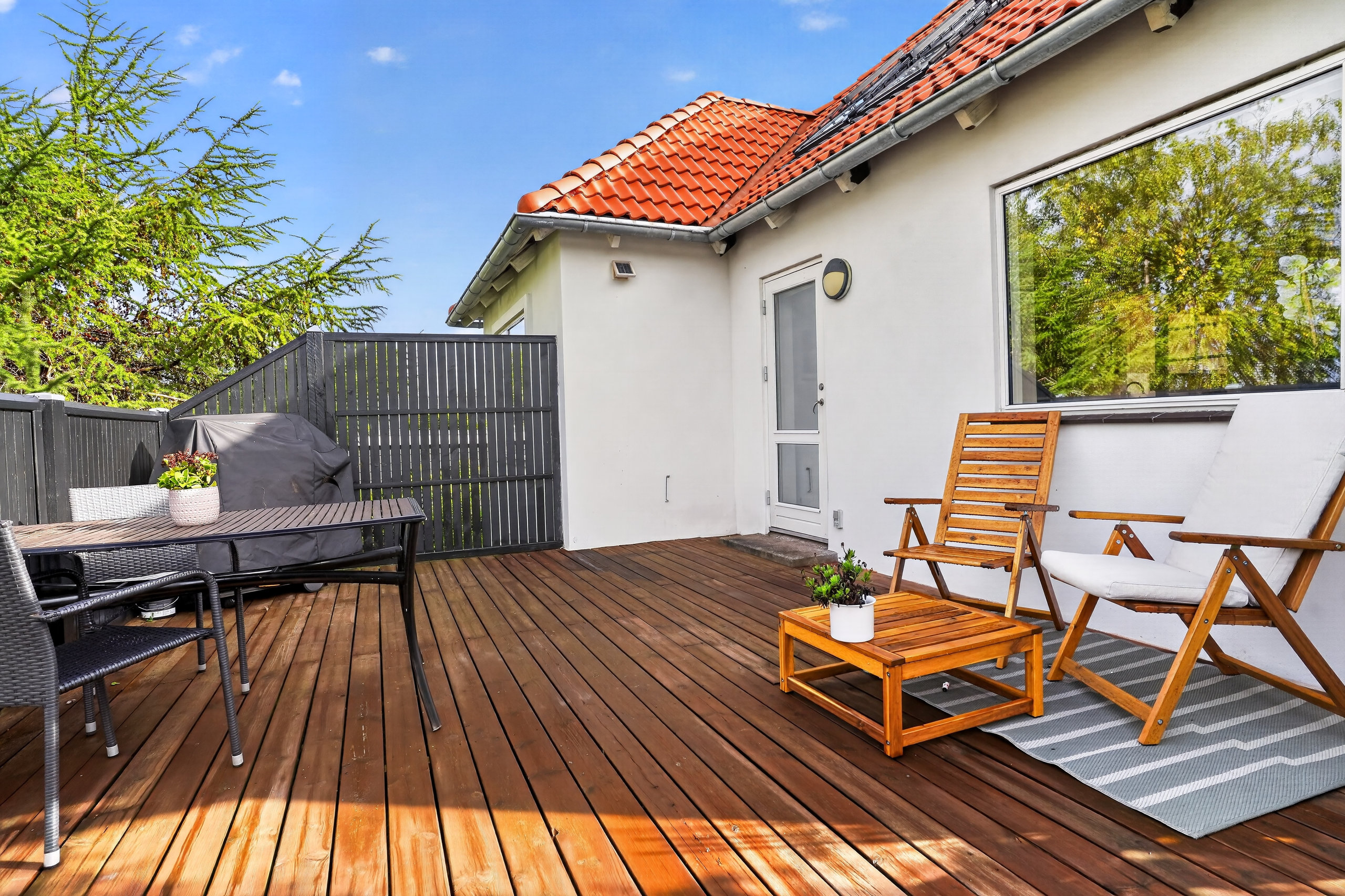 Fremhævet terrasse billede i fuldskærmstilstand. Billede af Hirsevangen 16, 2750 Ballerup