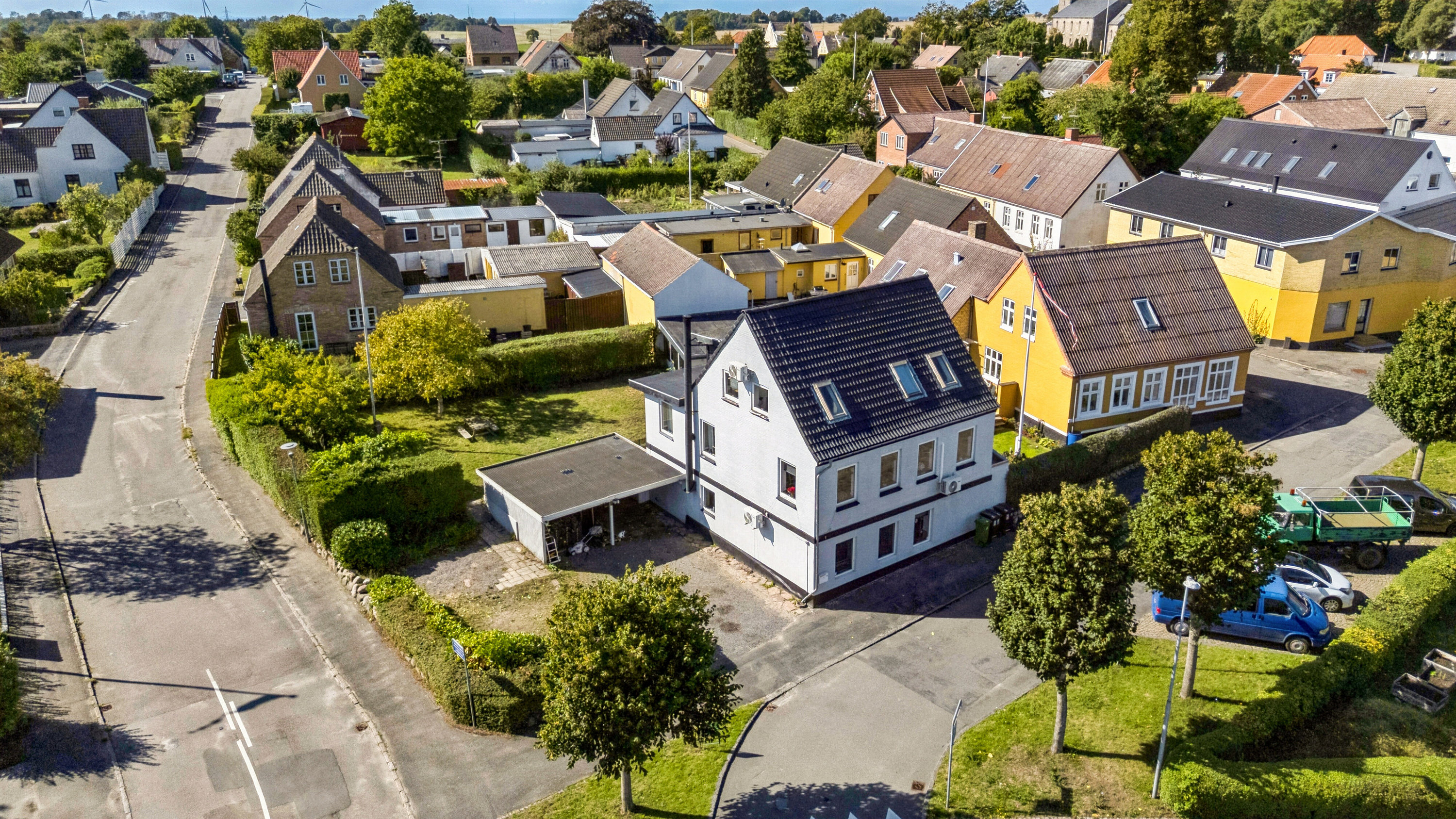 Fremhævet luftfoto billede i fuldskærmstilstand. Billede af Klemensker Torv 1, 3782 Klemensker