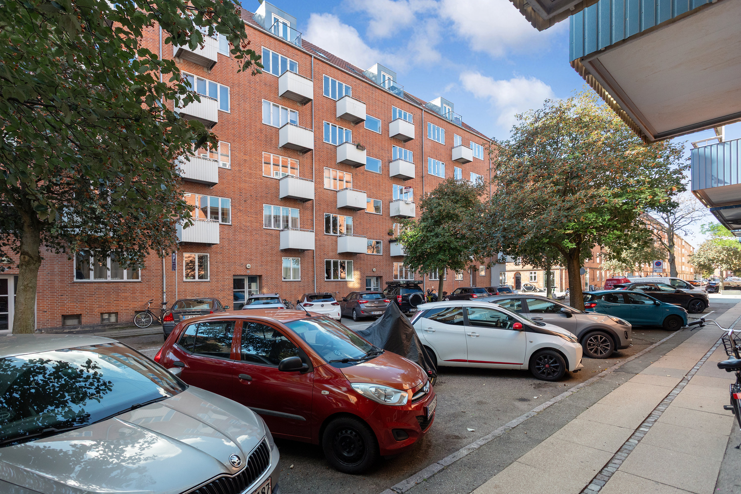 Fremhævet facade billede i fuldskærmstilstand. Billede af Parmagade 40, 4. tv., 2300 København S