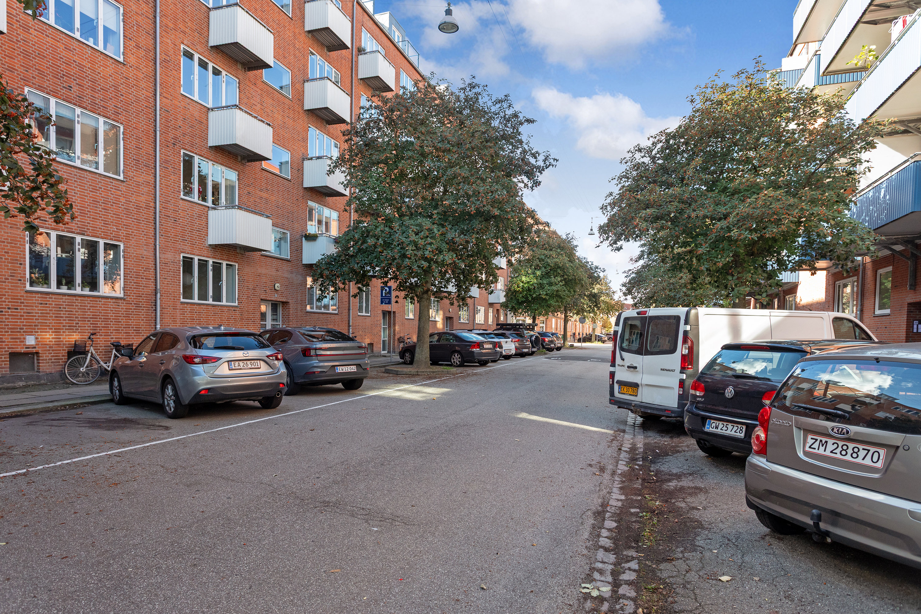 Fremhævet facade billede i fuldskærmstilstand. Billede af Parmagade 40, 4. tv., 2300 København S