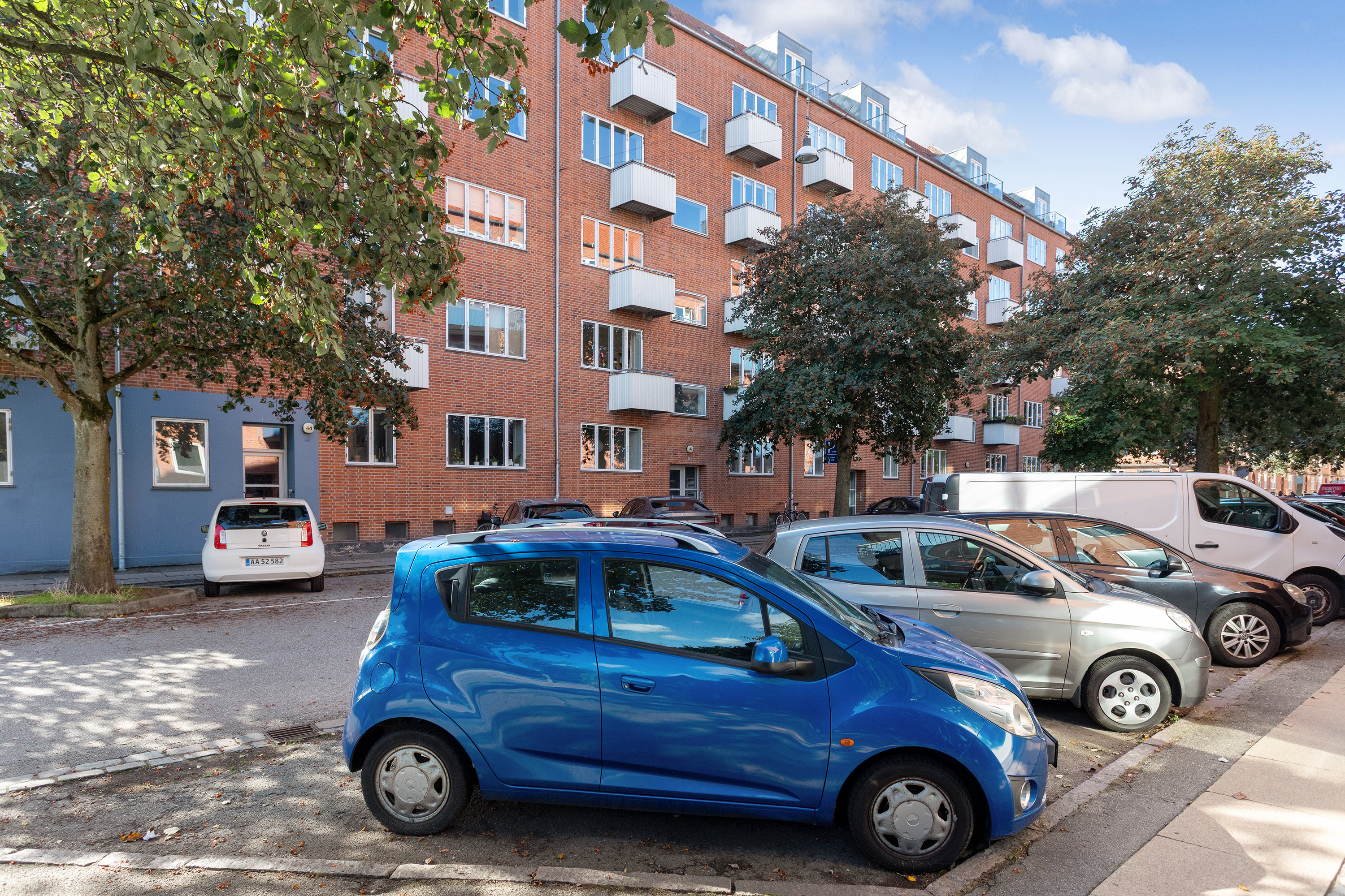 Fremhævet facade billede i fuldskærmstilstand. Billede af Parmagade 40, 4. tv., 2300 København S