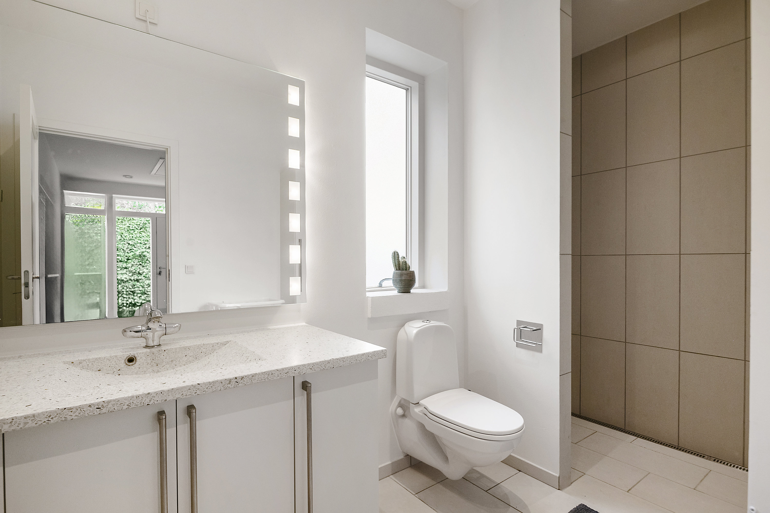 Fremhævet toilet billede i fuldskærmstilstand. Billede af Hasle Ringvej 102A, Christiansbjerg, 8200 Aarhus N