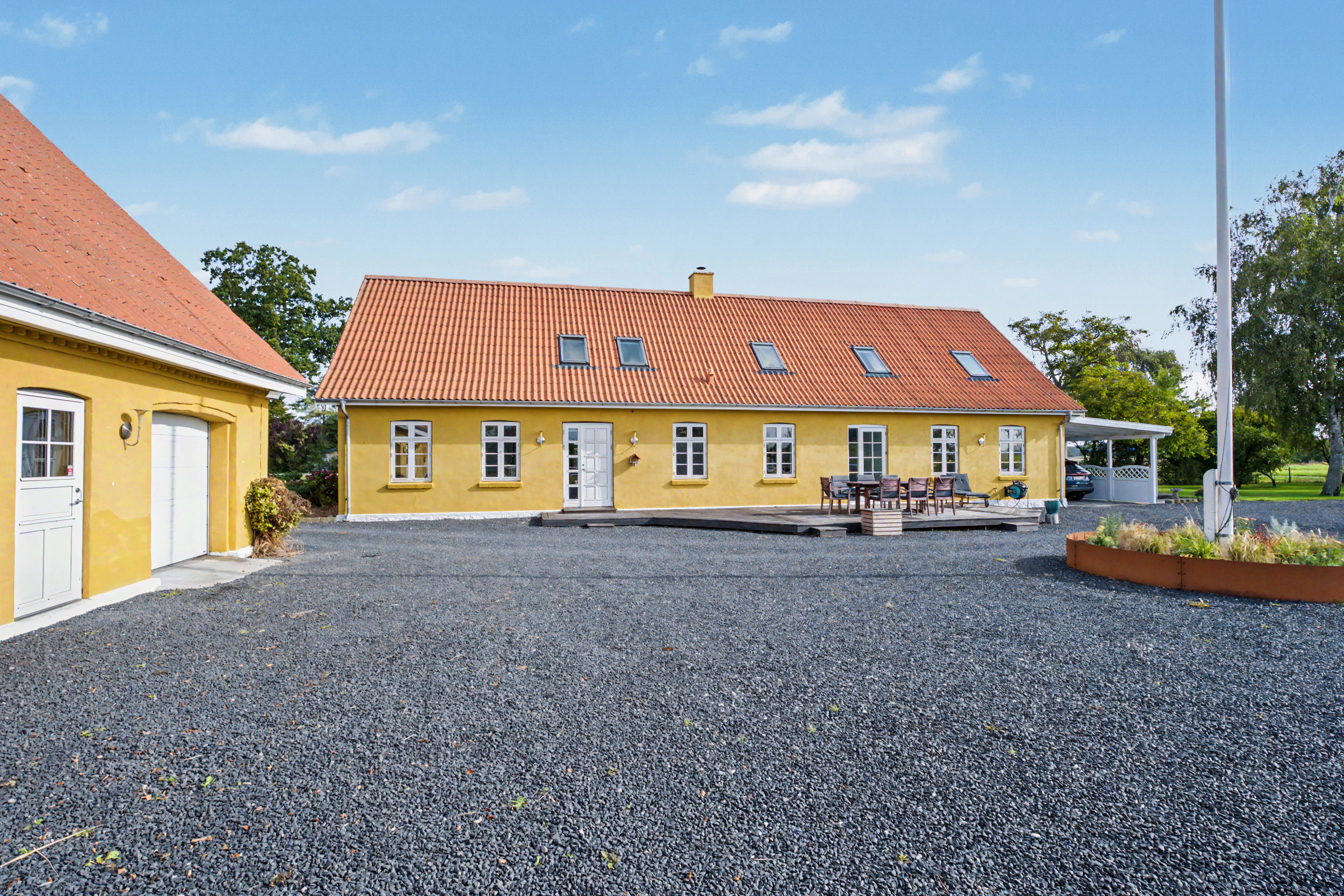 Fremhævet facade billede i fuldskærmstilstand. Billede af Nakskov Landevej 75, Vejleby, 4970 Rødby