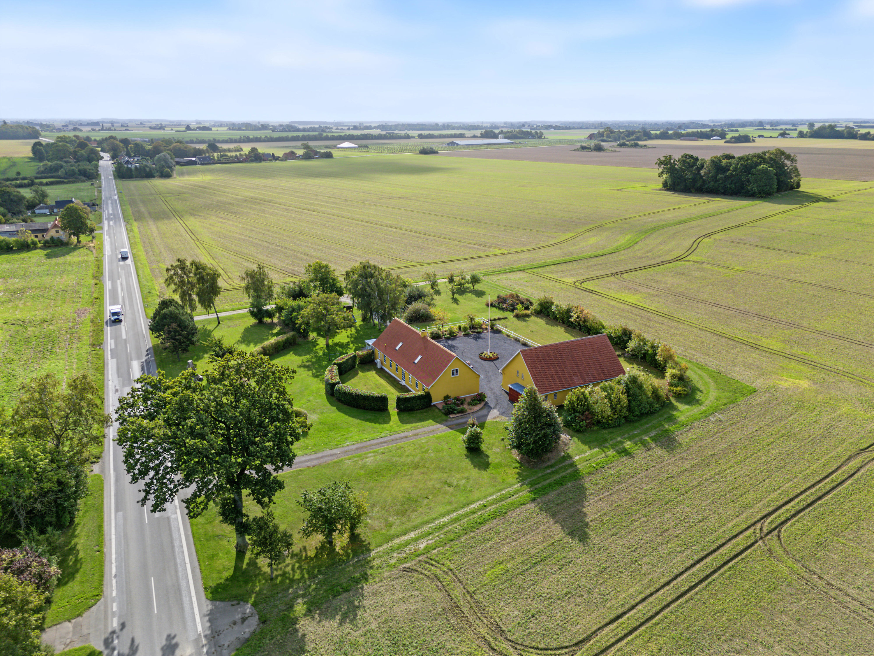 Fremhævet luftfoto billede i fuldskærmstilstand. Billede af Nakskov Landevej 75, Vejleby, 4970 Rødby