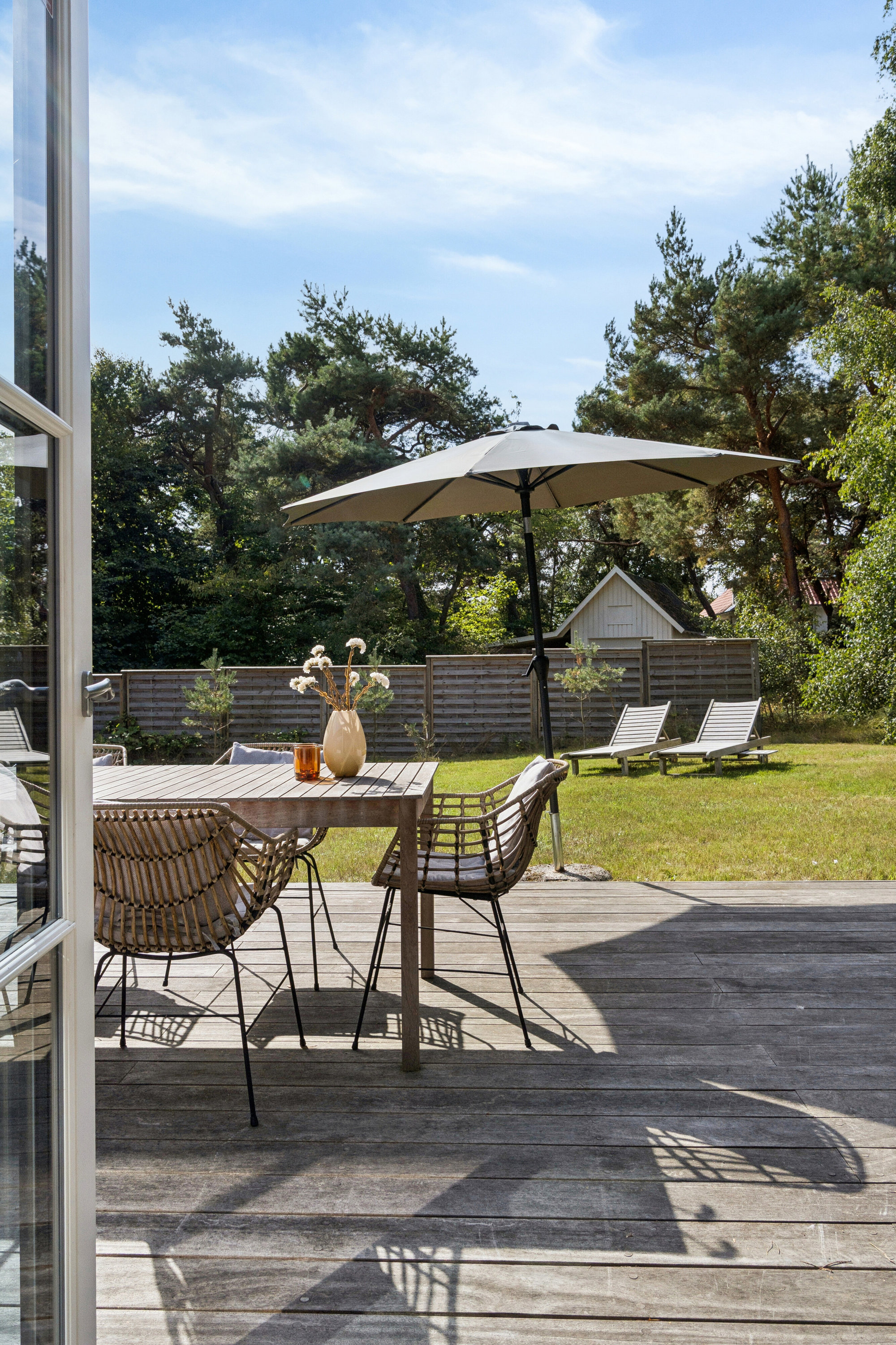 Fremhævet terrasse billede i fuldskærmstilstand. Billede af Stampen Vej 6 21A, Nylars, 3700 Rønne
