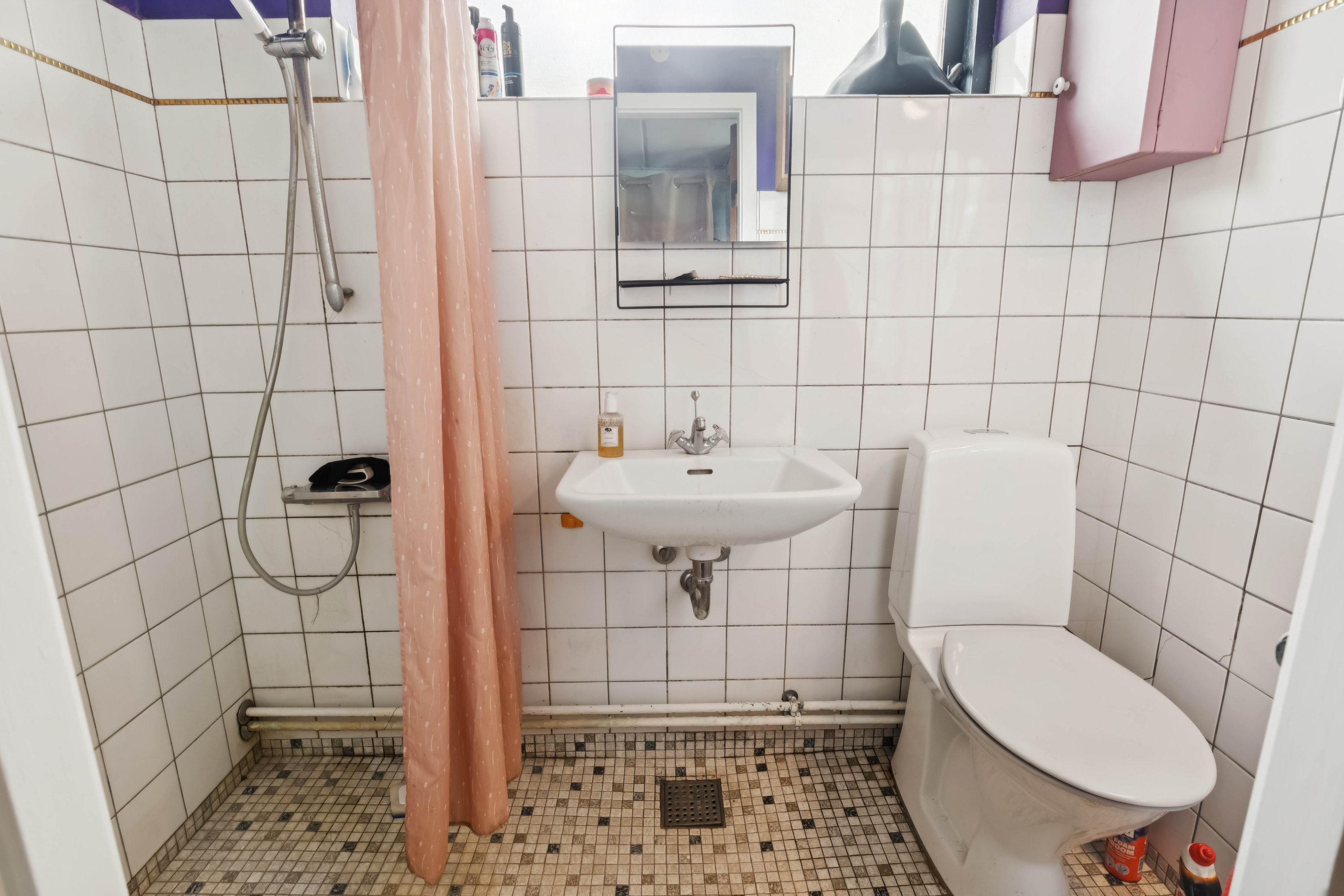 Fremhævet badeværelse billede i fuldskærmstilstand. Billede af Bakkevej 5, Hareskov, 3500 Værløse