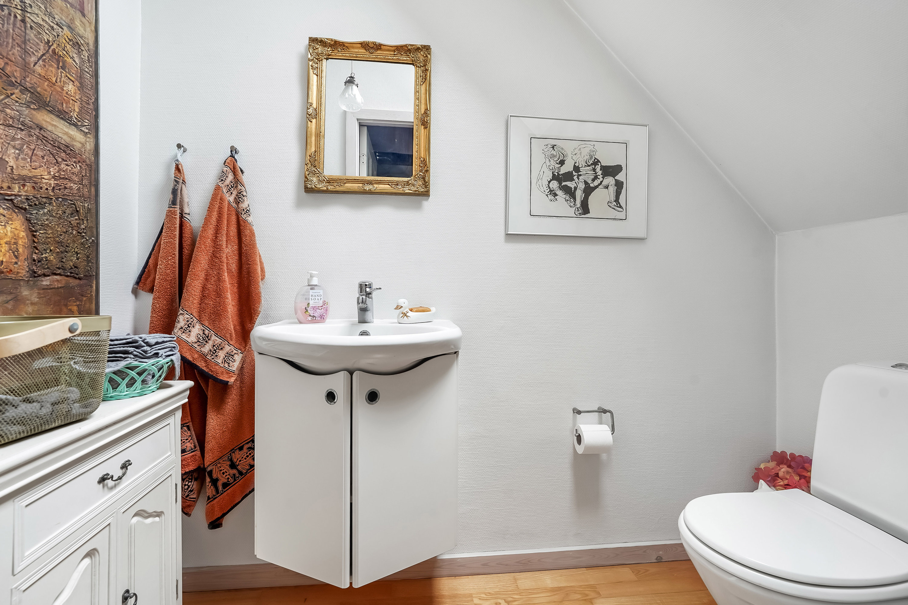 Fremhævet toilet billede i fuldskærmstilstand. Billede af Gl Vestergade 4, 5500 Middelfart
