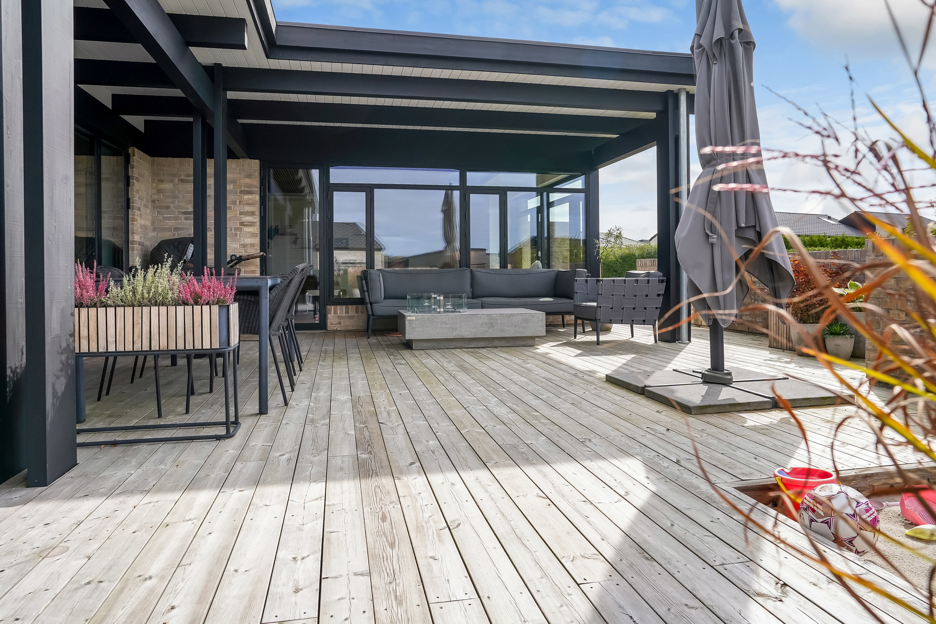 Fremhævet terrasse billede i fuldskærmstilstand. Billede af Bronzevej 102, Bellinge, 5250 Odense SV