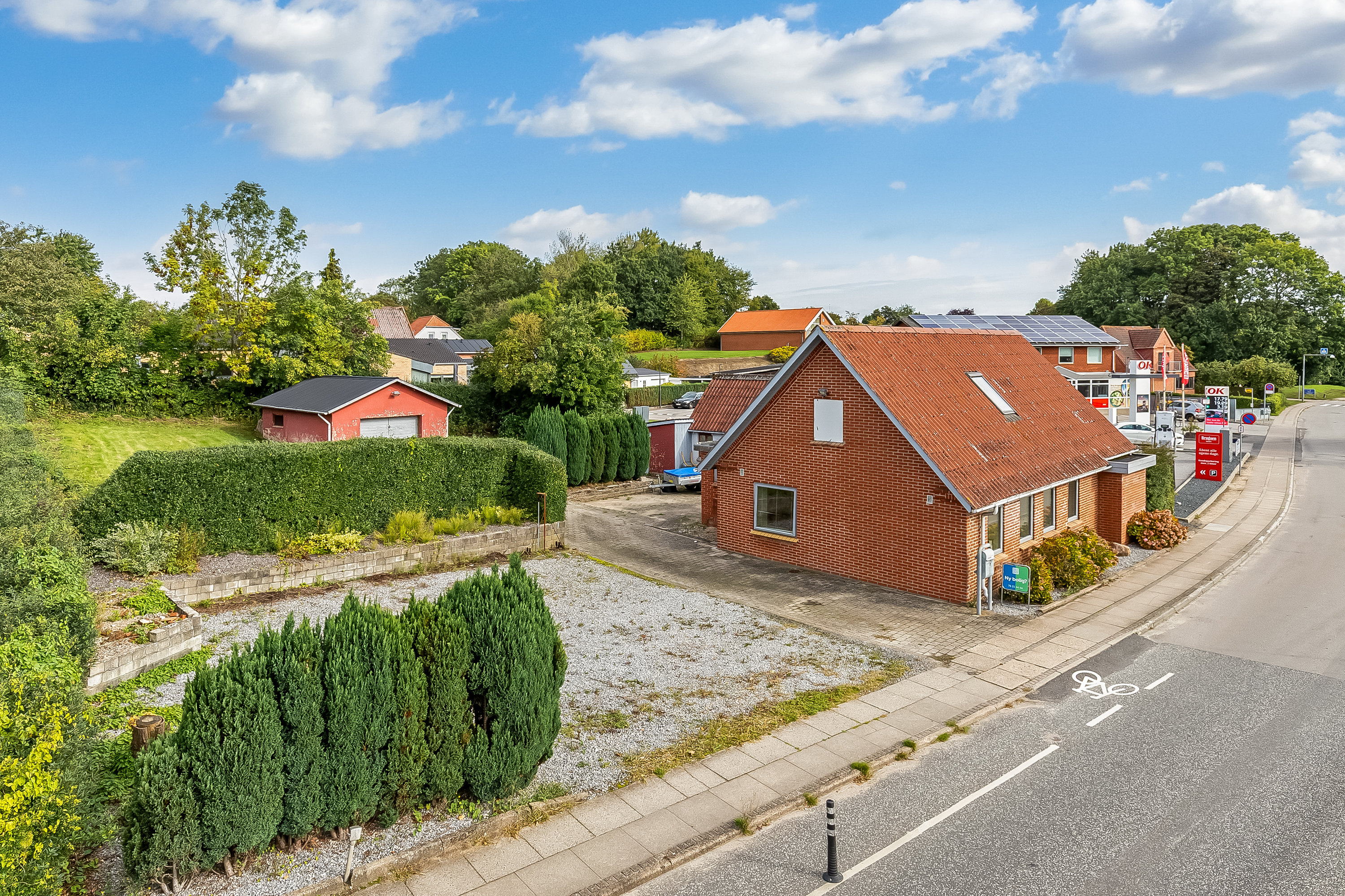 Fremhævet mastefoto billede i fuldskærmstilstand. Billede af Kirkegade 2, Gårslev, 7080 Børkop
