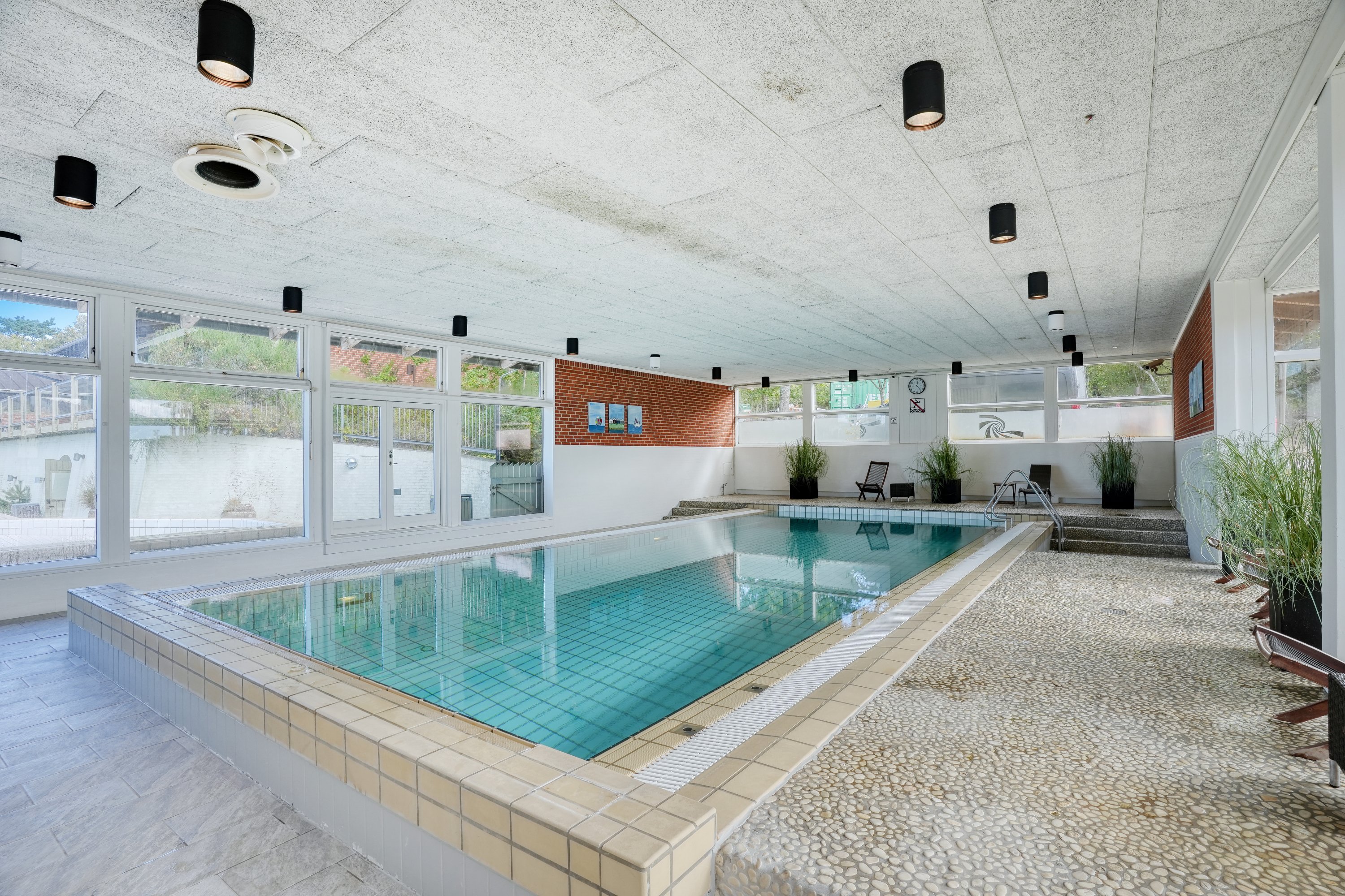 Fremhævet swimmingpool feriecenter billede i fuldskærmstilstand. Billede af Feriebyen 8, 3250 Gilleleje