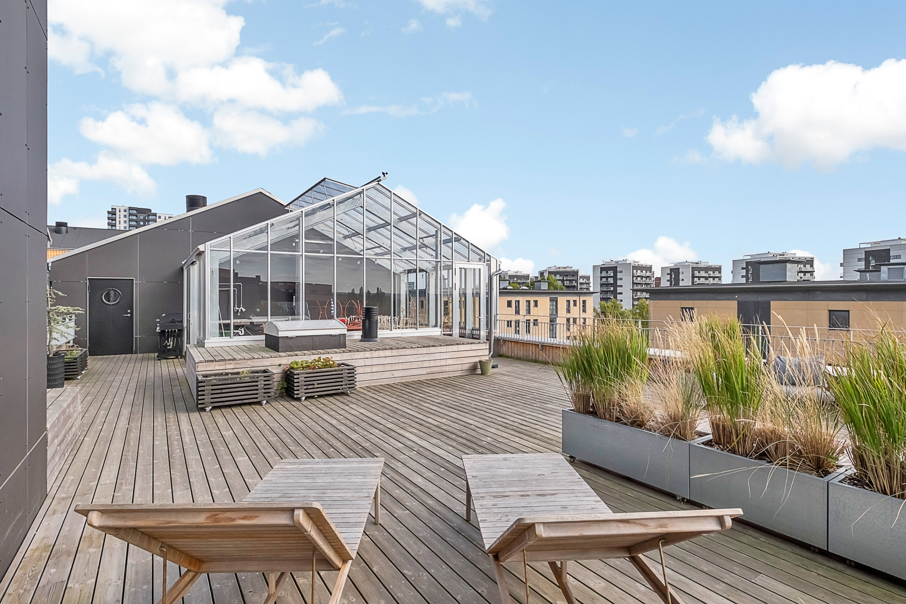 Fremhævet tagterrasse billede i fuldskærmstilstand. Billede af Åparken 2E, 4. tv., 8000 Aarhus C