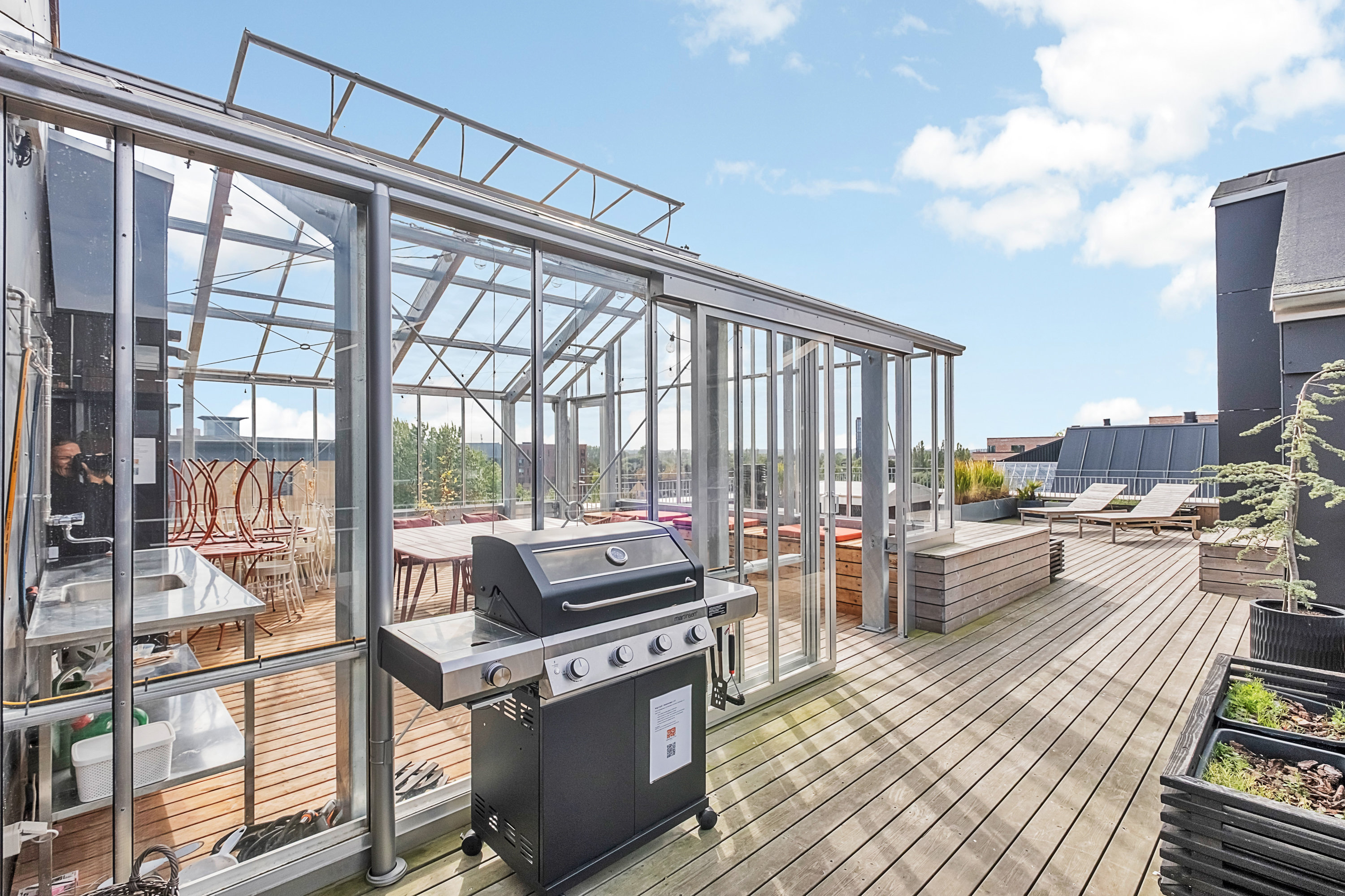 Fremhævet tagterrasse billede i fuldskærmstilstand. Billede af Åparken 2E, 4. tv., 8000 Aarhus C