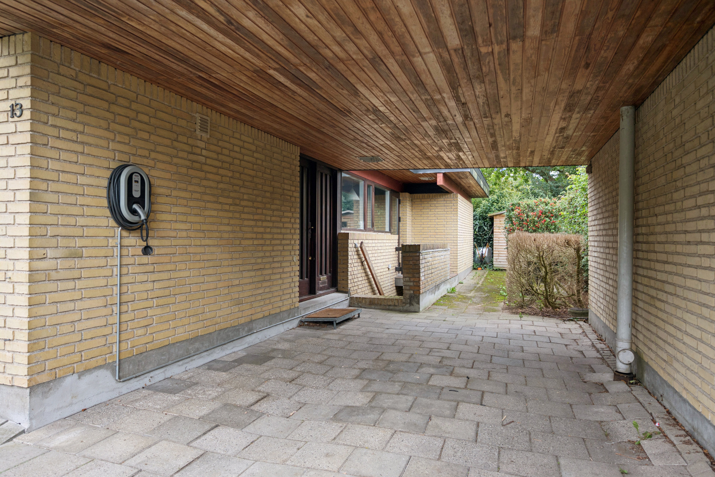 Fremhævet carport billede i fuldskærmstilstand. Billede af Slotsparken 13, 2880 Bagsværd