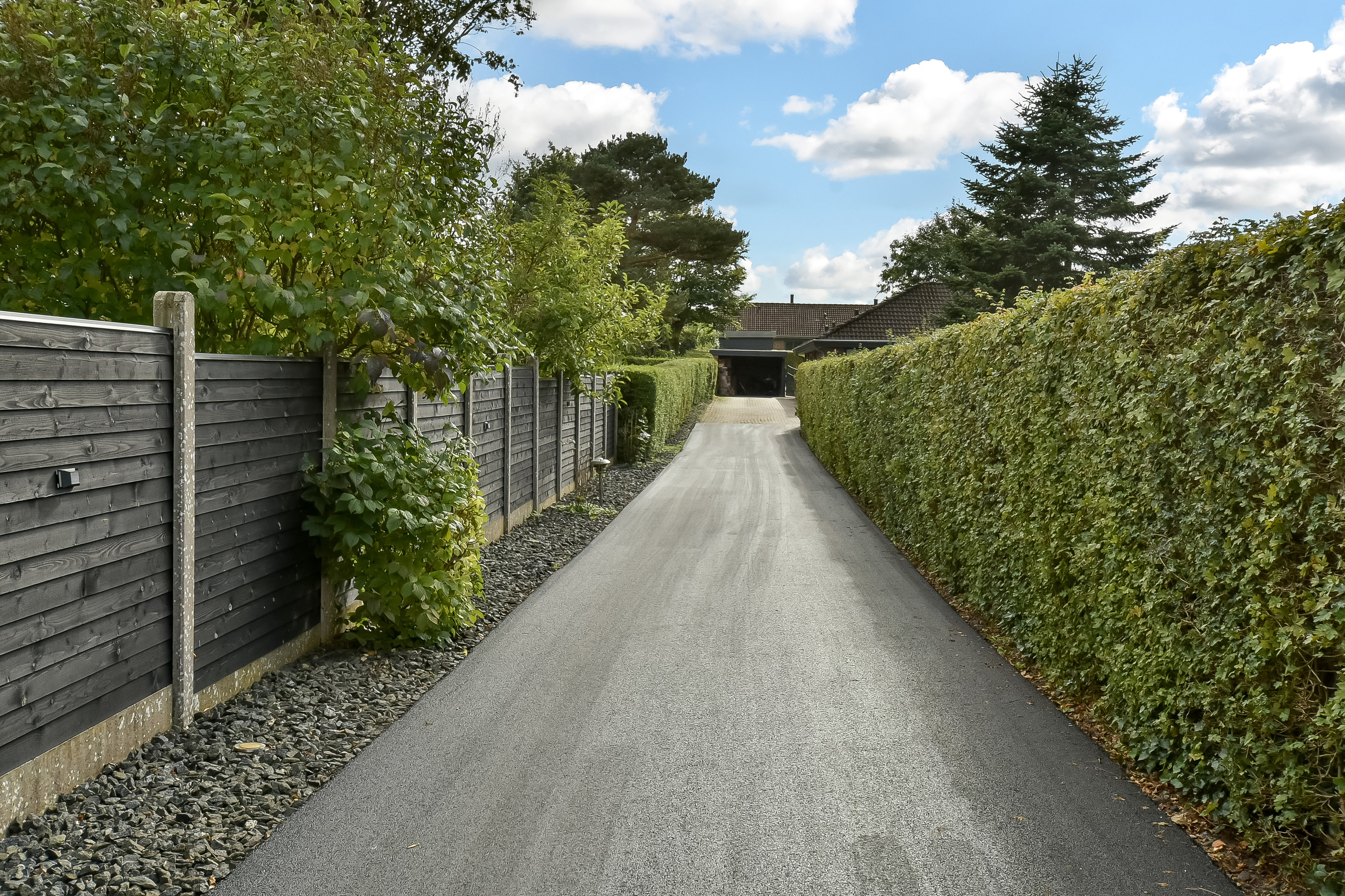 Fremhævet indkørsel billede i fuldskærmstilstand. Billede af Klokkekildevej 10, Gjellerup, 7400 Herning