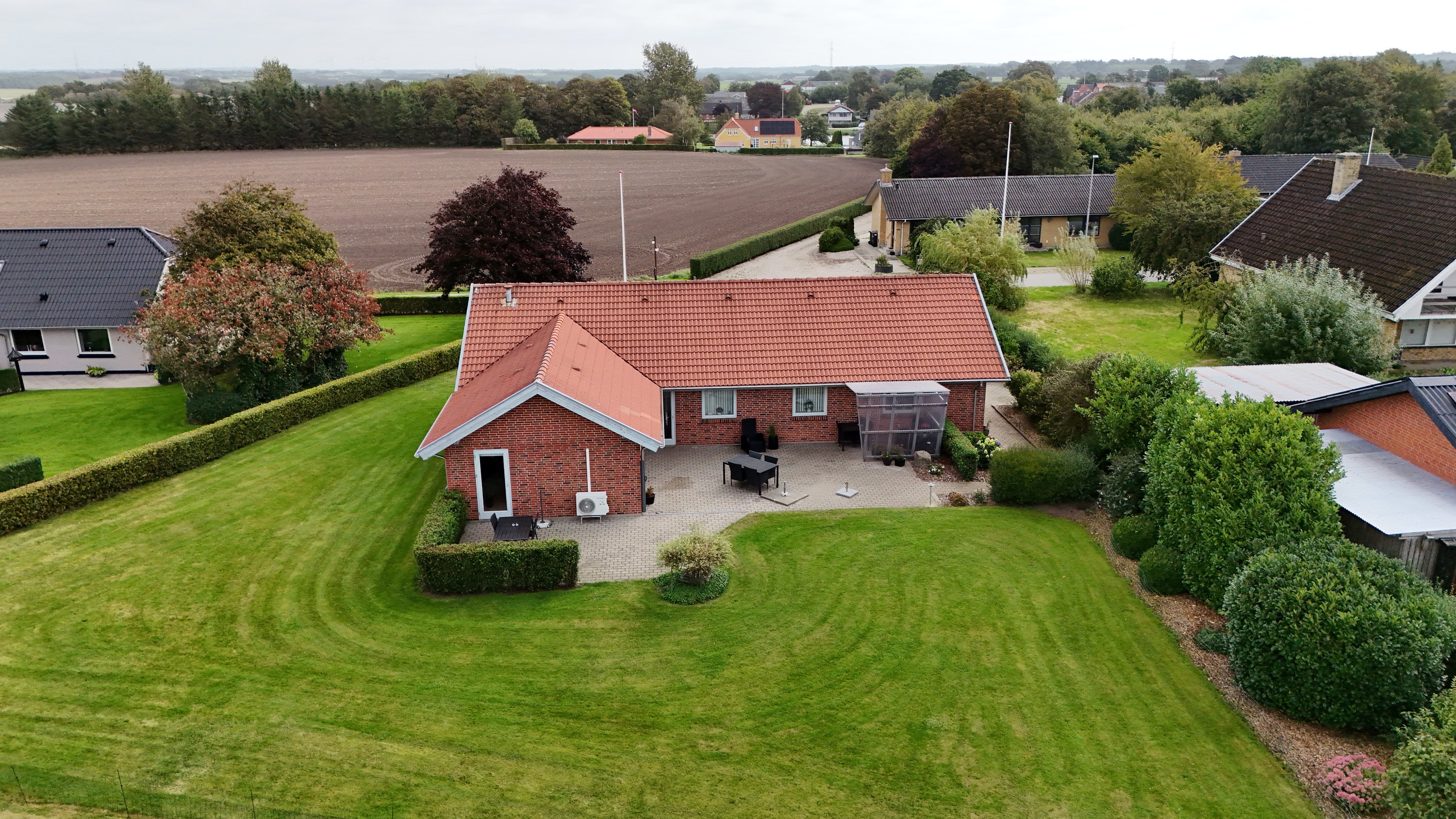 Fremhævet drone billede i fuldskærmstilstand. Billede af Tollestrupvej 168, Hvilsom, 9500 Hobro