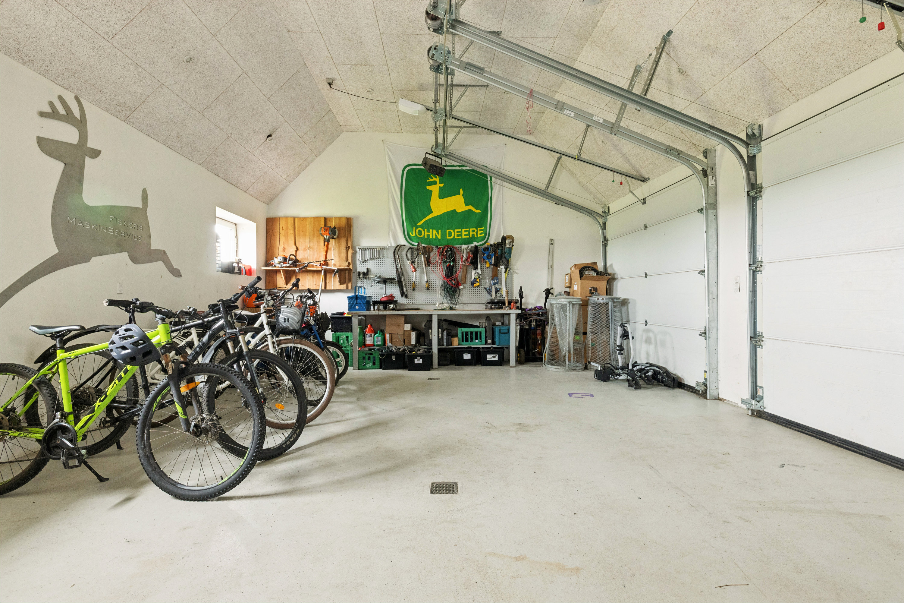 Fremhævet garage billede i fuldskærmstilstand. Billede af Grønhøjvej 23, Årup, 8830 Tjele